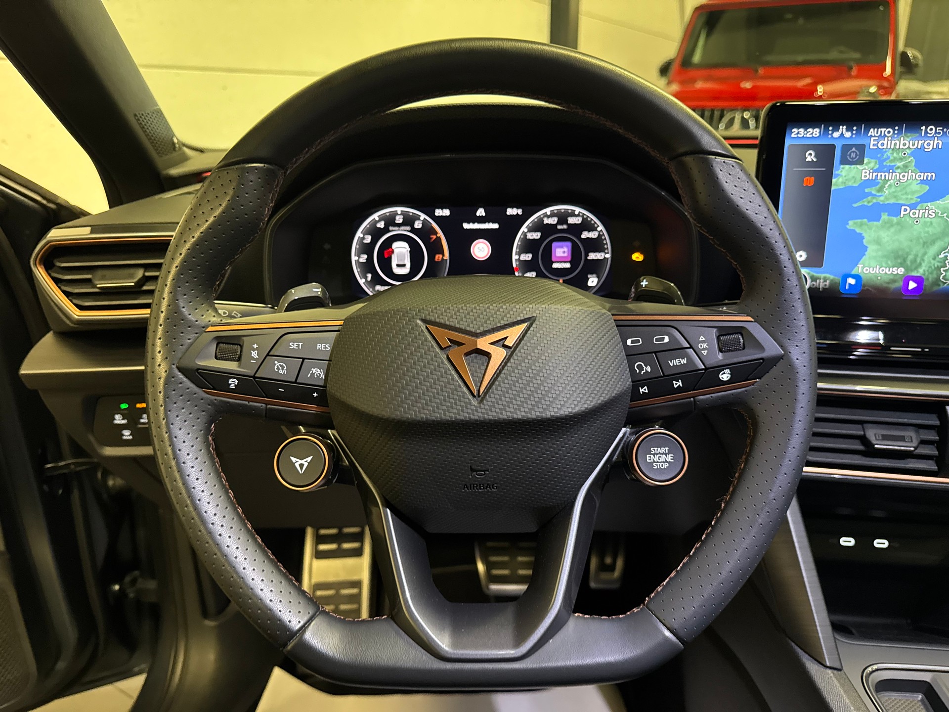 CUPRA LEON ST 2.0 TSI VZ DSG 4Drive Grau Matt-image-24