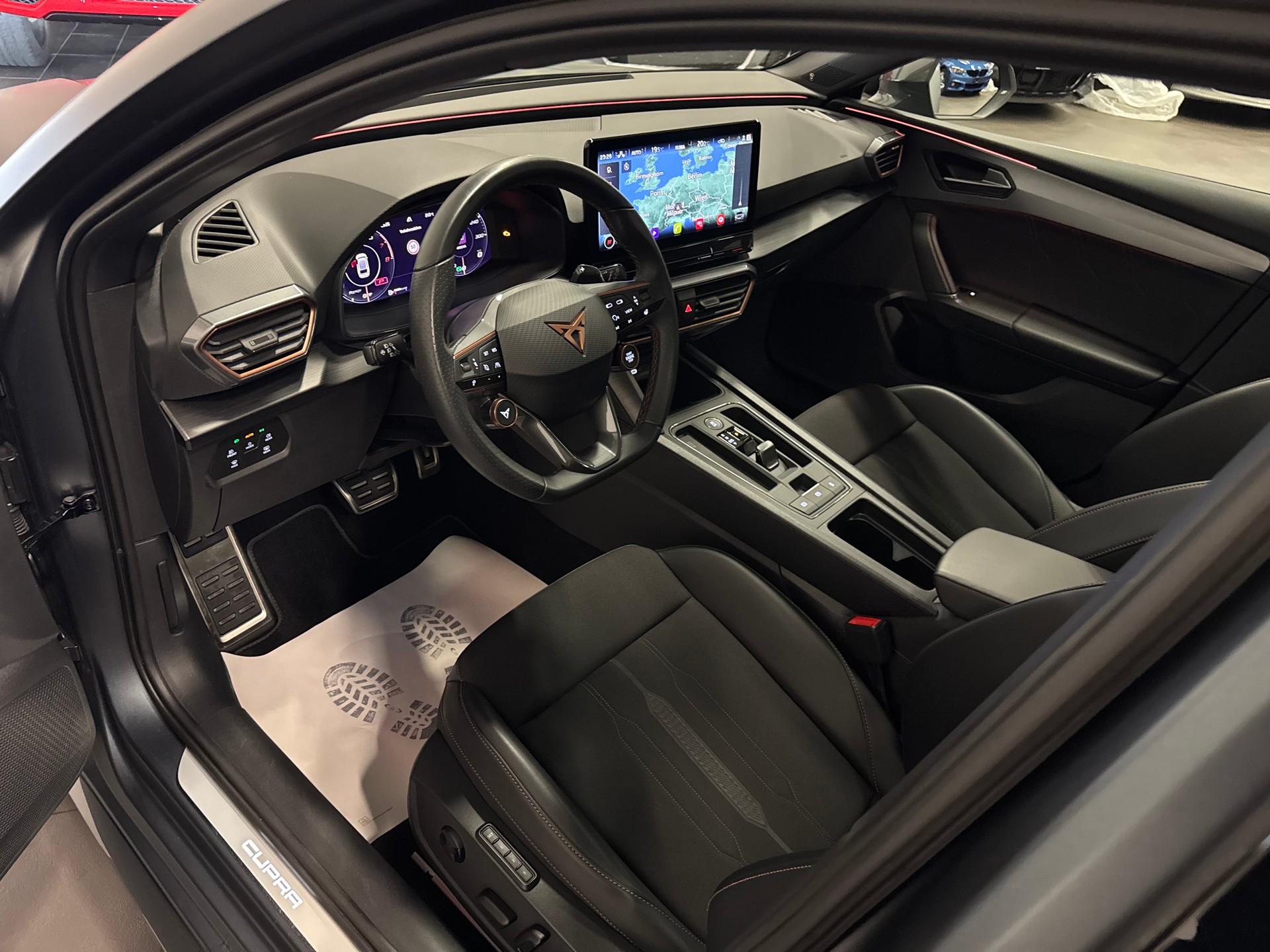 CUPRA LEON ST 2.0 TSI VZ DSG 4Drive Grau Matt-image-16