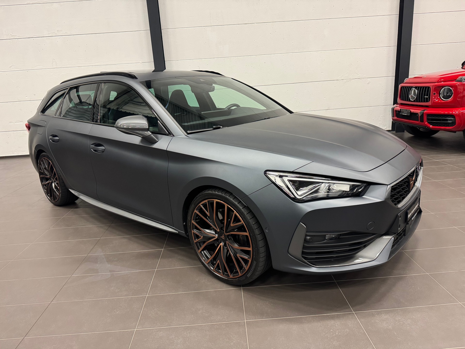 CUPRA LEON ST 2.0 TSI VZ DSG 4Drive Grau Matt-image-5