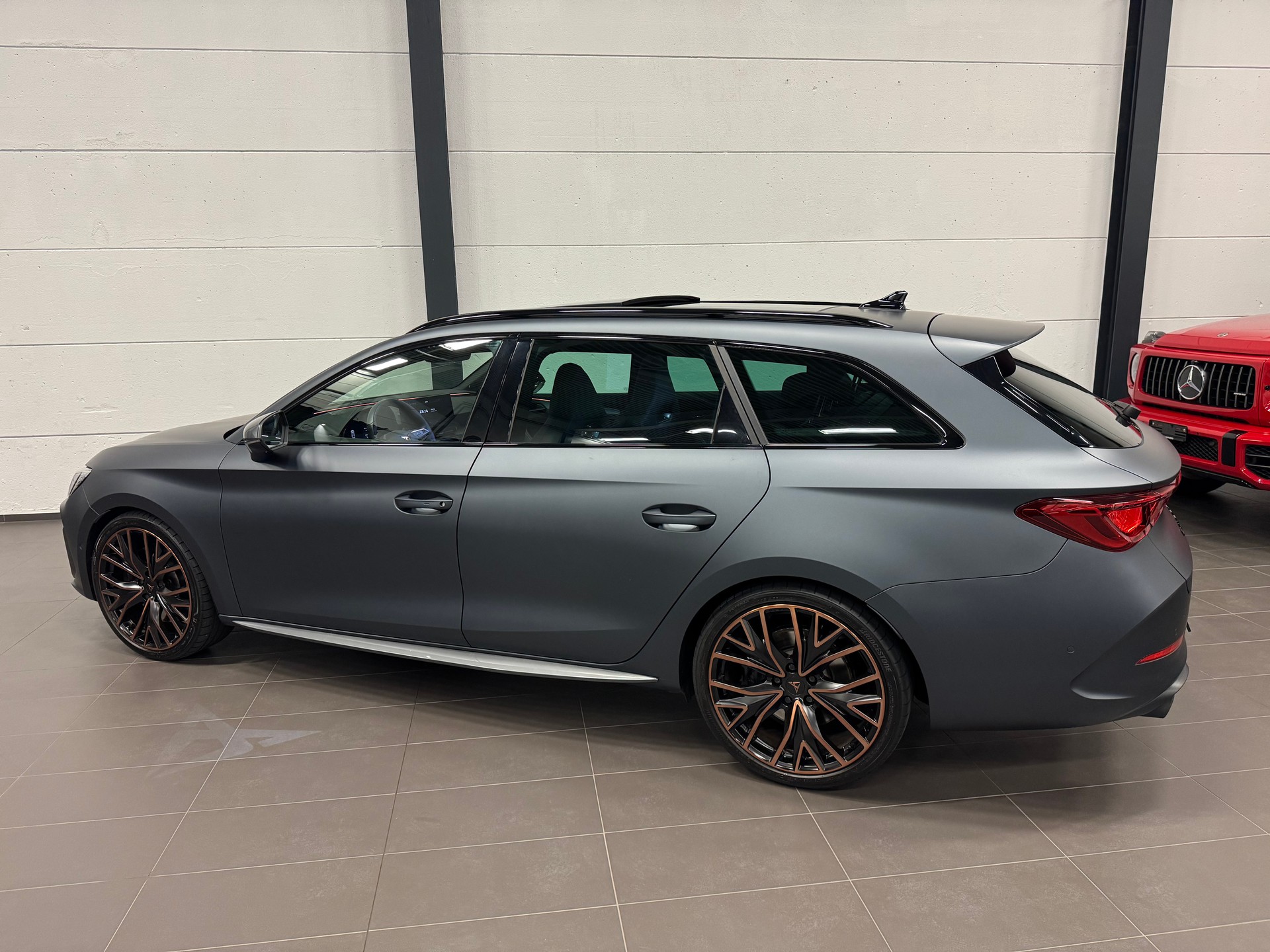 CUPRA LEON ST 2.0 TSI VZ DSG 4Drive Grau Matt-image-11