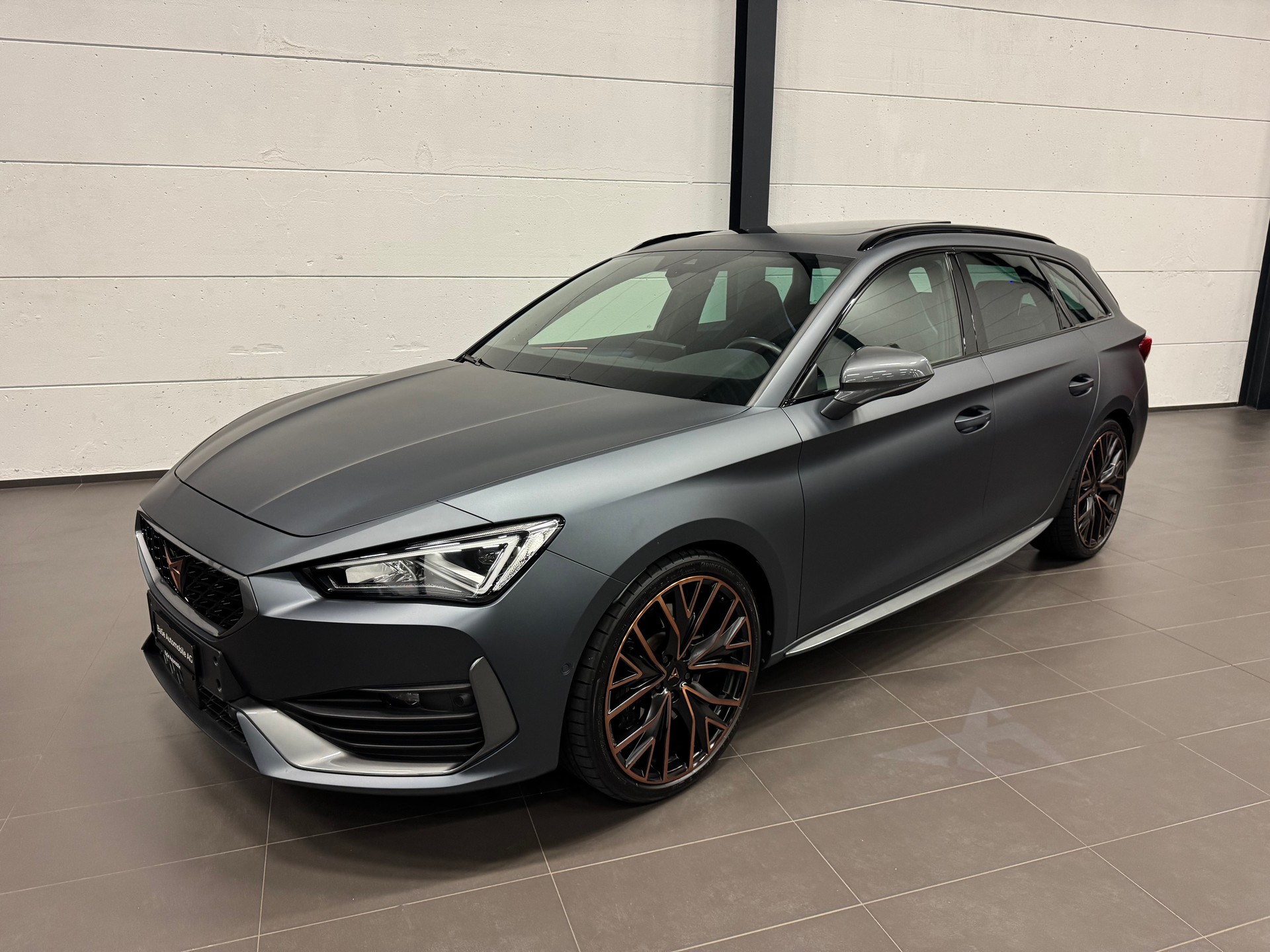CUPRA LEON ST 2.0 TSI VZ DSG 4Drive Grau Matt-showroom-element-2