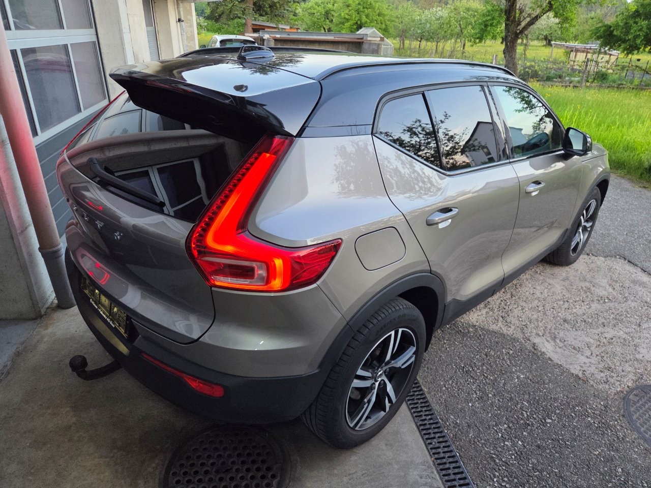 VOLVO XC40 B4 Benzin Mild Hybrid AWD Plus Bright DCT-image-4