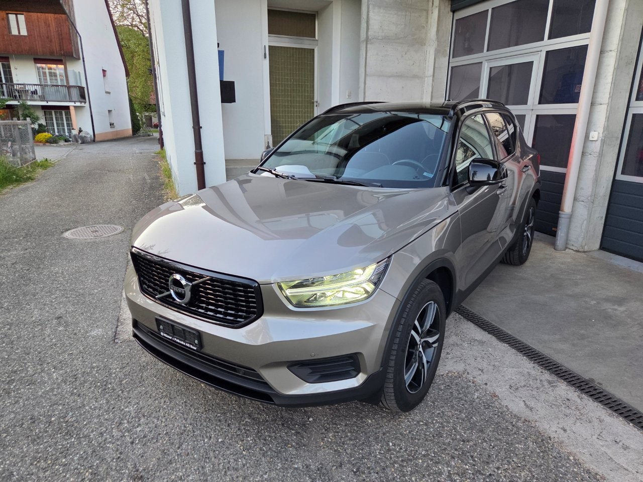 VOLVO XC40 B4 Benzin Mild Hybrid AWD Plus Bright DCT