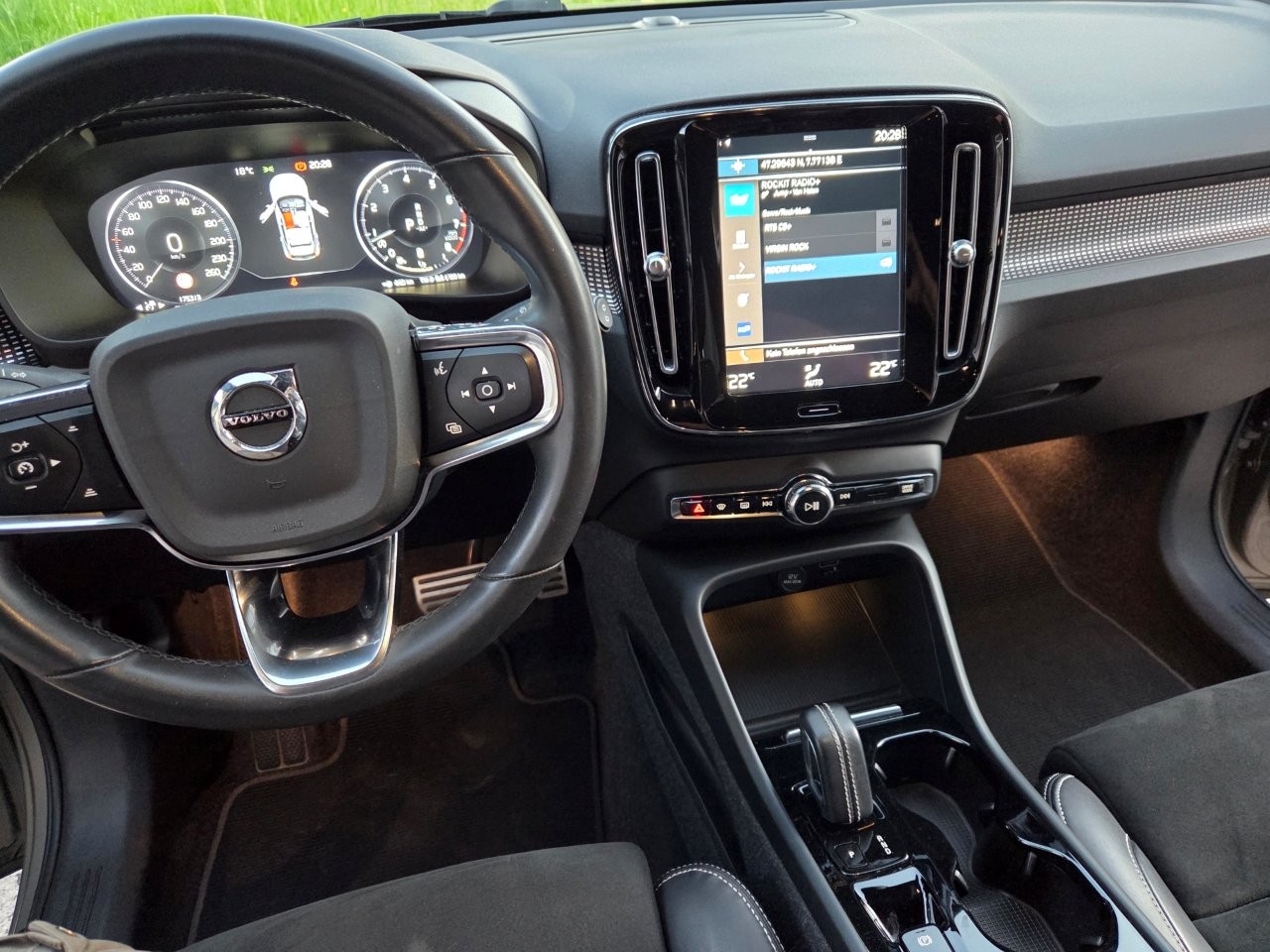 VOLVO XC40 B4 Benzin Mild Hybrid AWD Plus Bright DCT-image-8