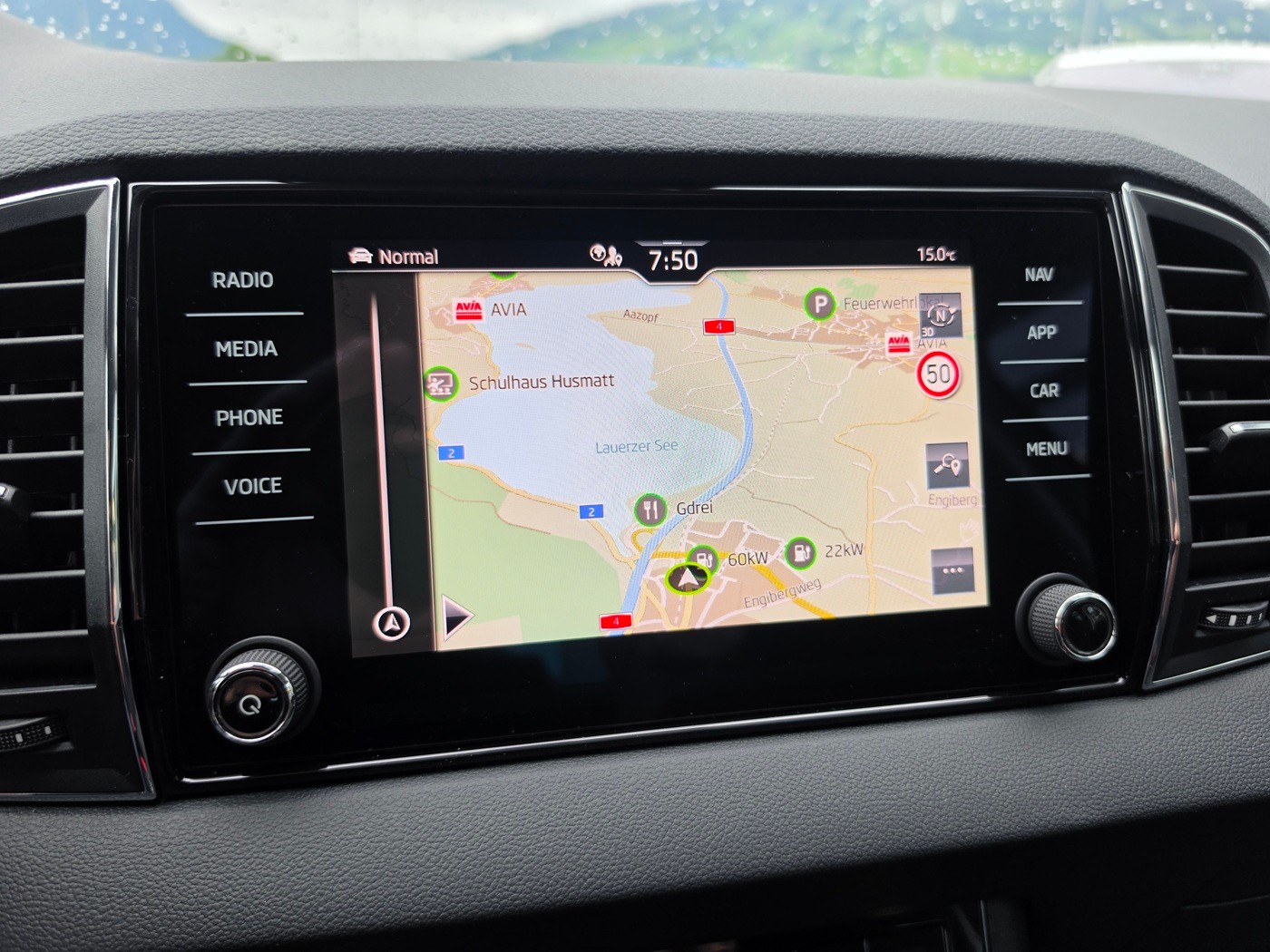 SKODA Karoq 2.0 TDI CR Dynamic 4x4 DSG-image-10