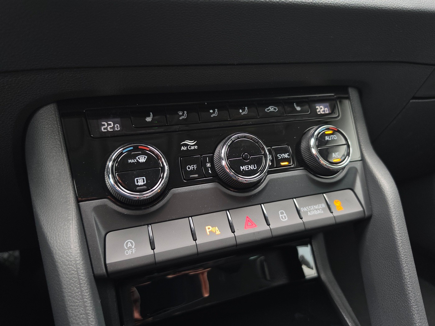 SKODA Karoq 2.0 TDI CR Dynamic 4x4 DSG-image-12