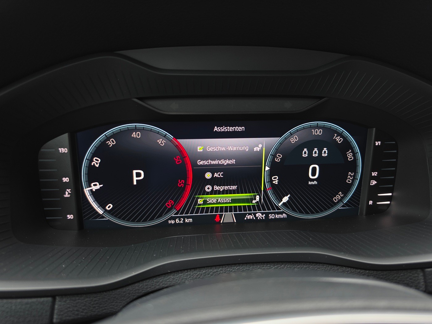 SKODA Karoq 2.0 TDI CR Dynamic 4x4 DSG-image-17