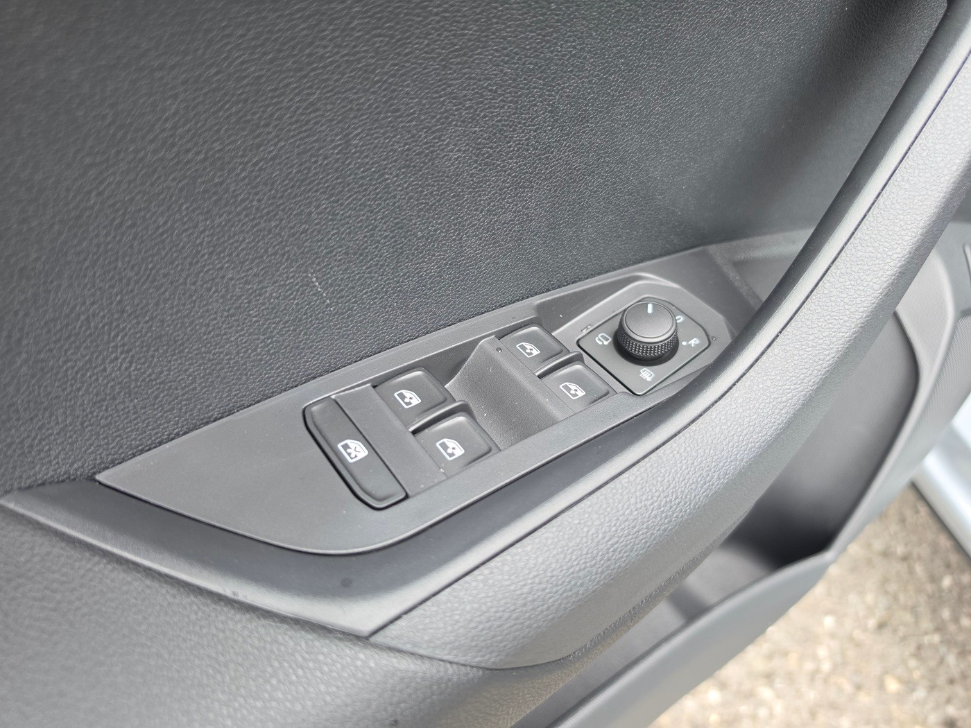 SKODA Karoq 2.0 TDI CR Dynamic 4x4 DSG-image-18