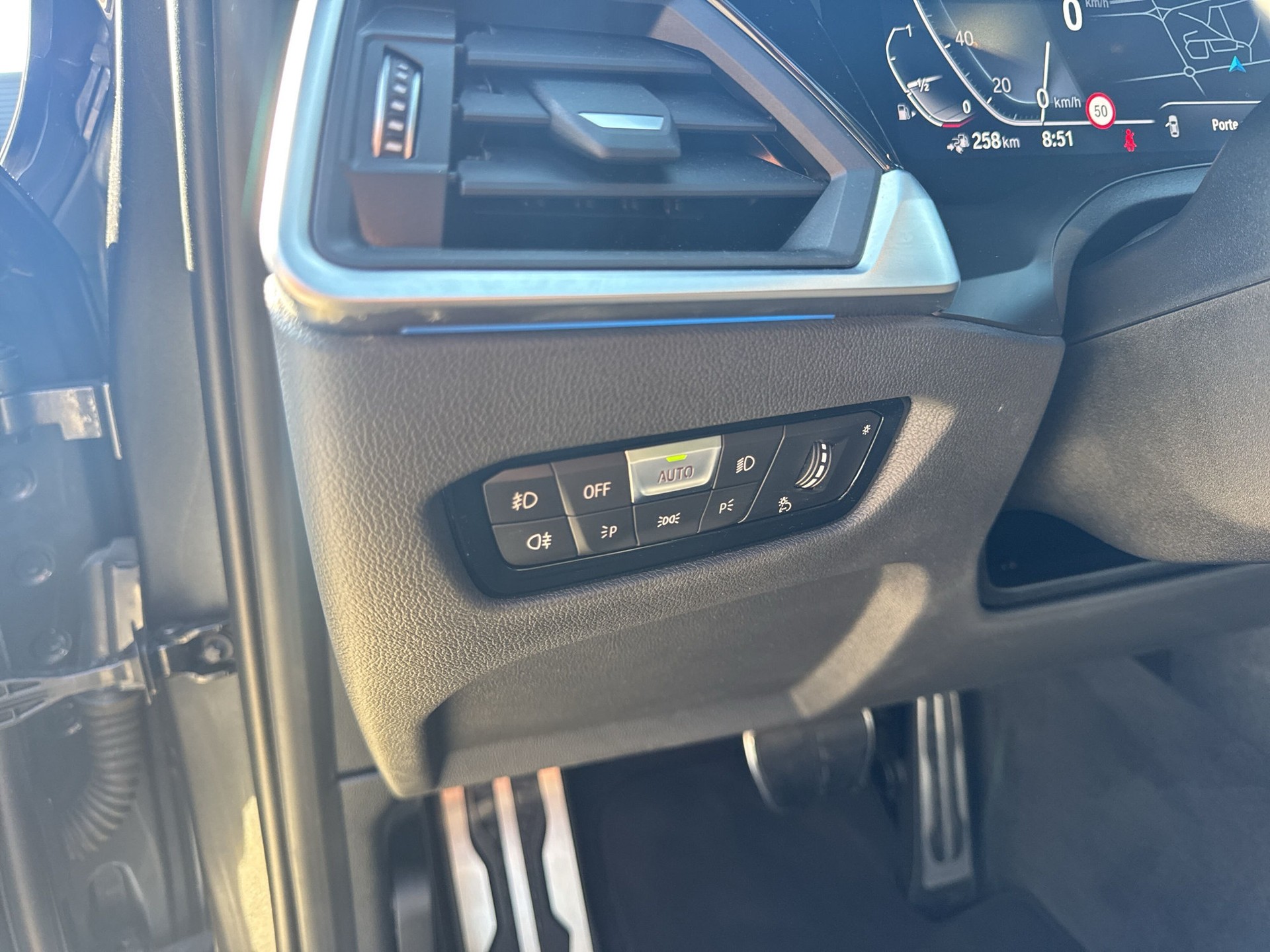 BMW 330e xDrive Pure M Sport Steptronic-image-20