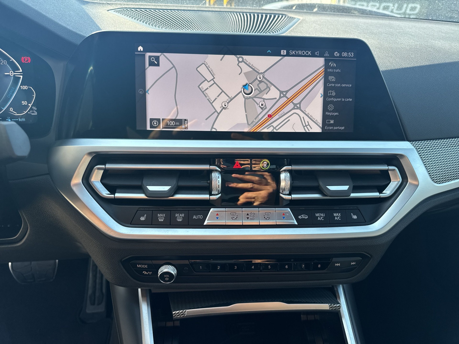 BMW 330e xDrive Pure M Sport Steptronic-image-11