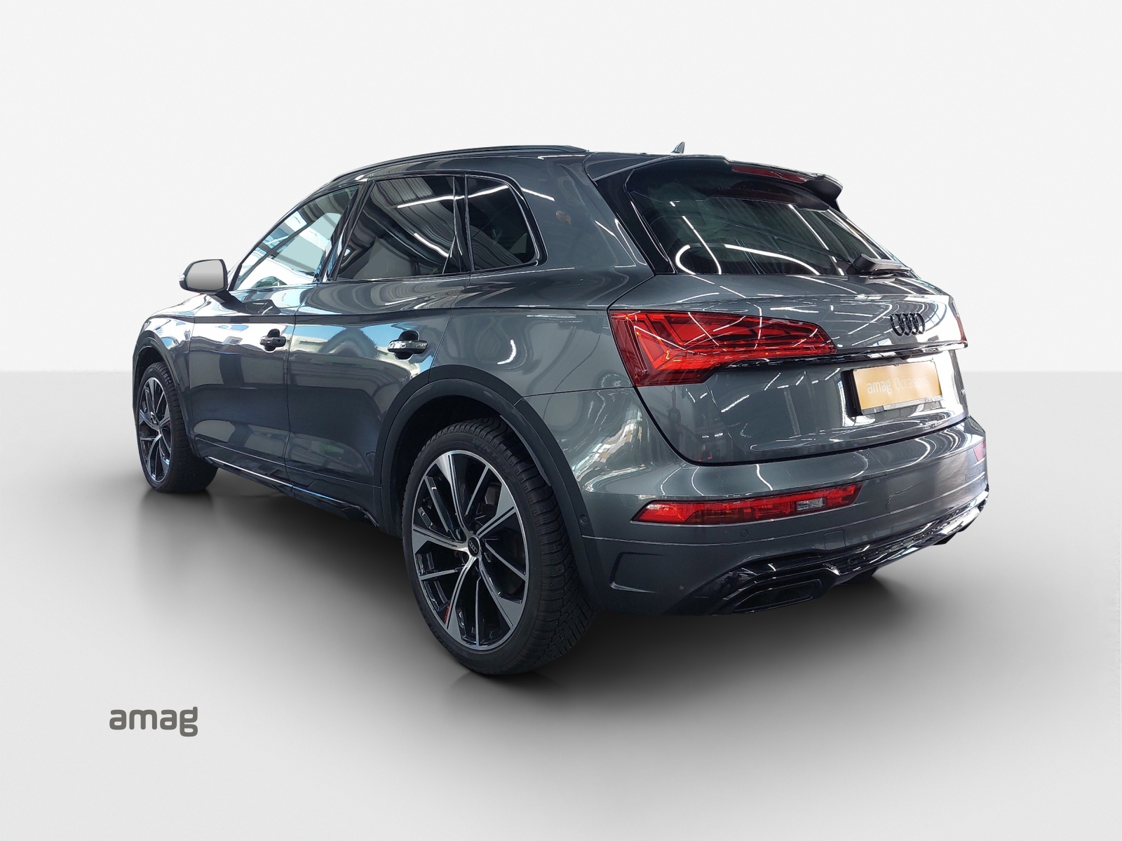 AUDI Q5 40 TDI Black Edition quattro S-tronic-image-2