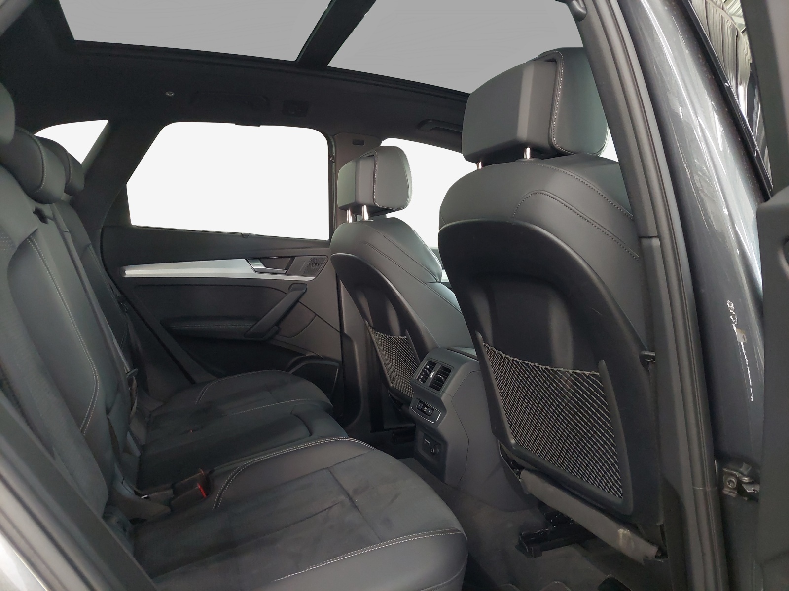 AUDI Q5 40 TDI Black Edition quattro S-tronic-image-13