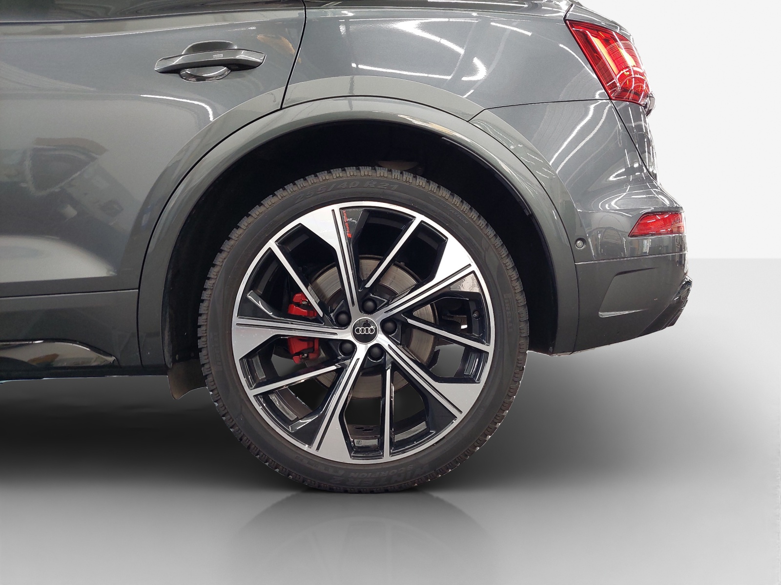 AUDI Q5 40 TDI Black Edition quattro S-tronic-image-15