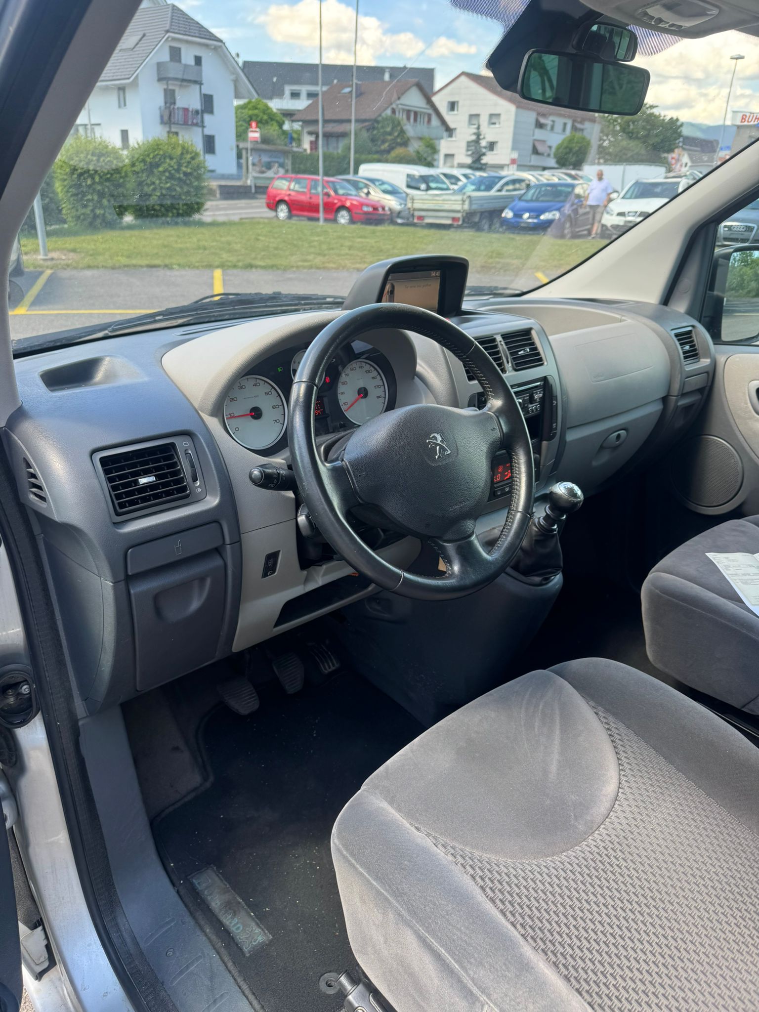 PEUGEOT EXPERT Tepee 2.0 HDi Allure L2-image-6