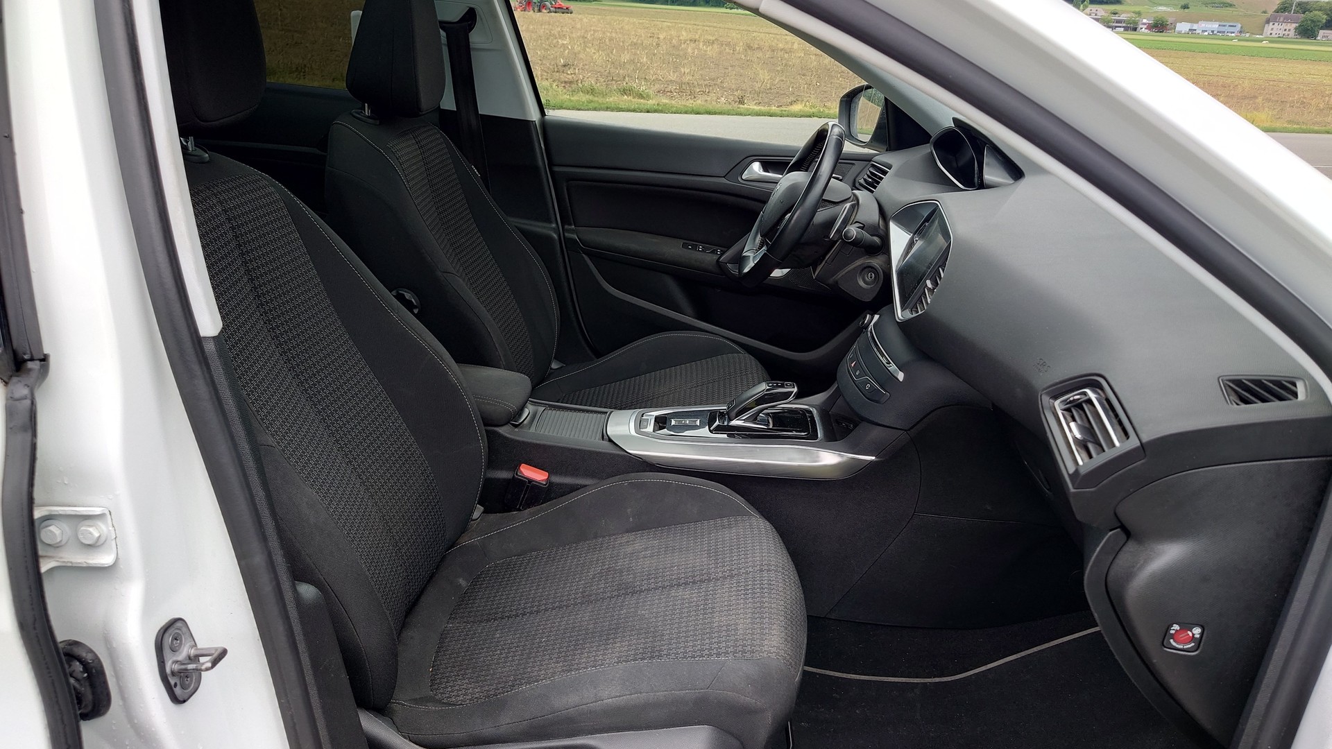 PEUGEOT 308 SW 1.5 BlueHDI Business Line EAT8-image-10