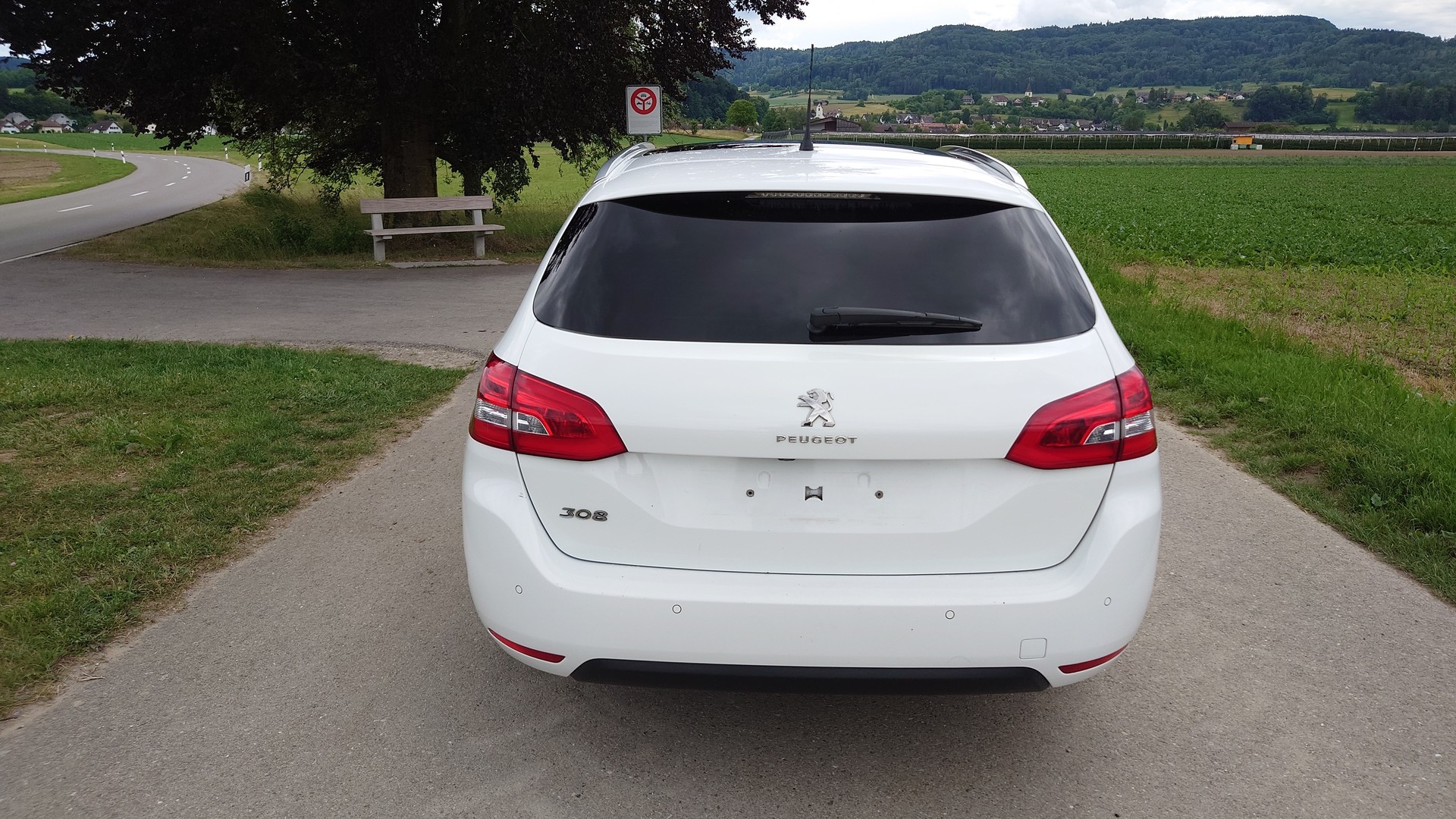 PEUGEOT 308 SW 1.5 BlueHDI Business Line EAT8-image-3