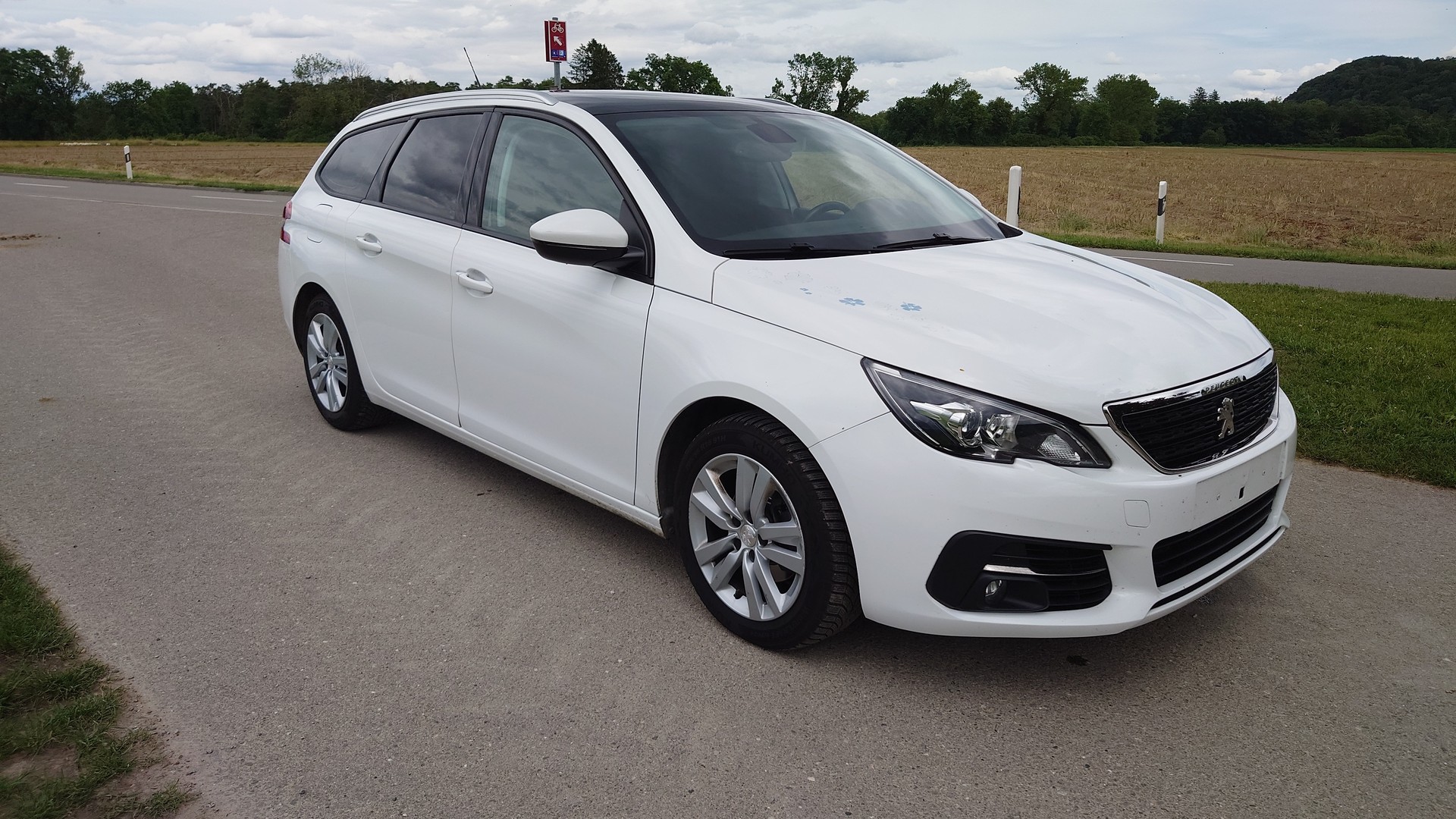 PEUGEOT 308 SW 1.5 BlueHDI Business Line EAT8-image-7
