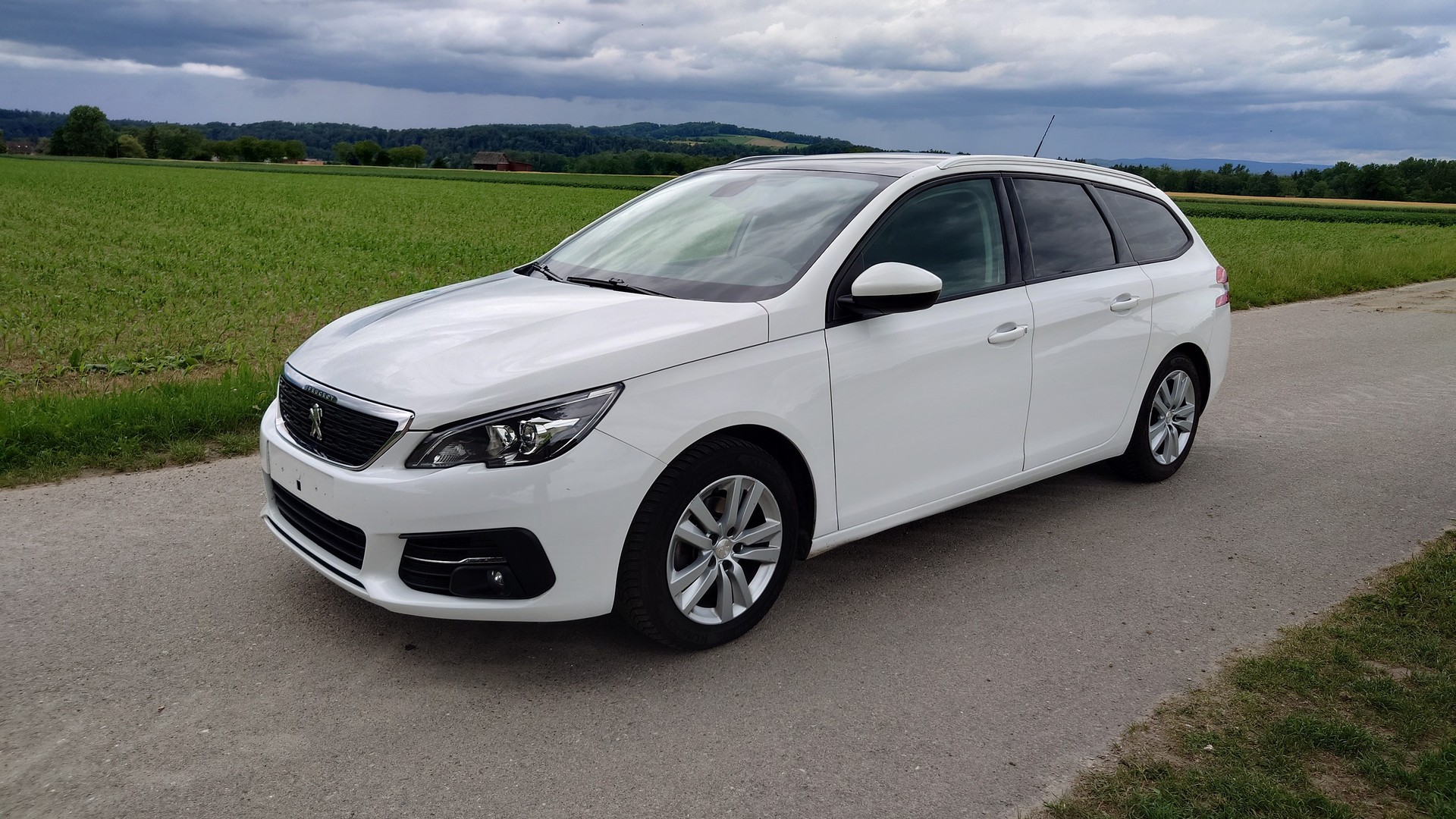 PEUGEOT 308 SW 1.5 BlueHDI Business Line EAT8-image-0