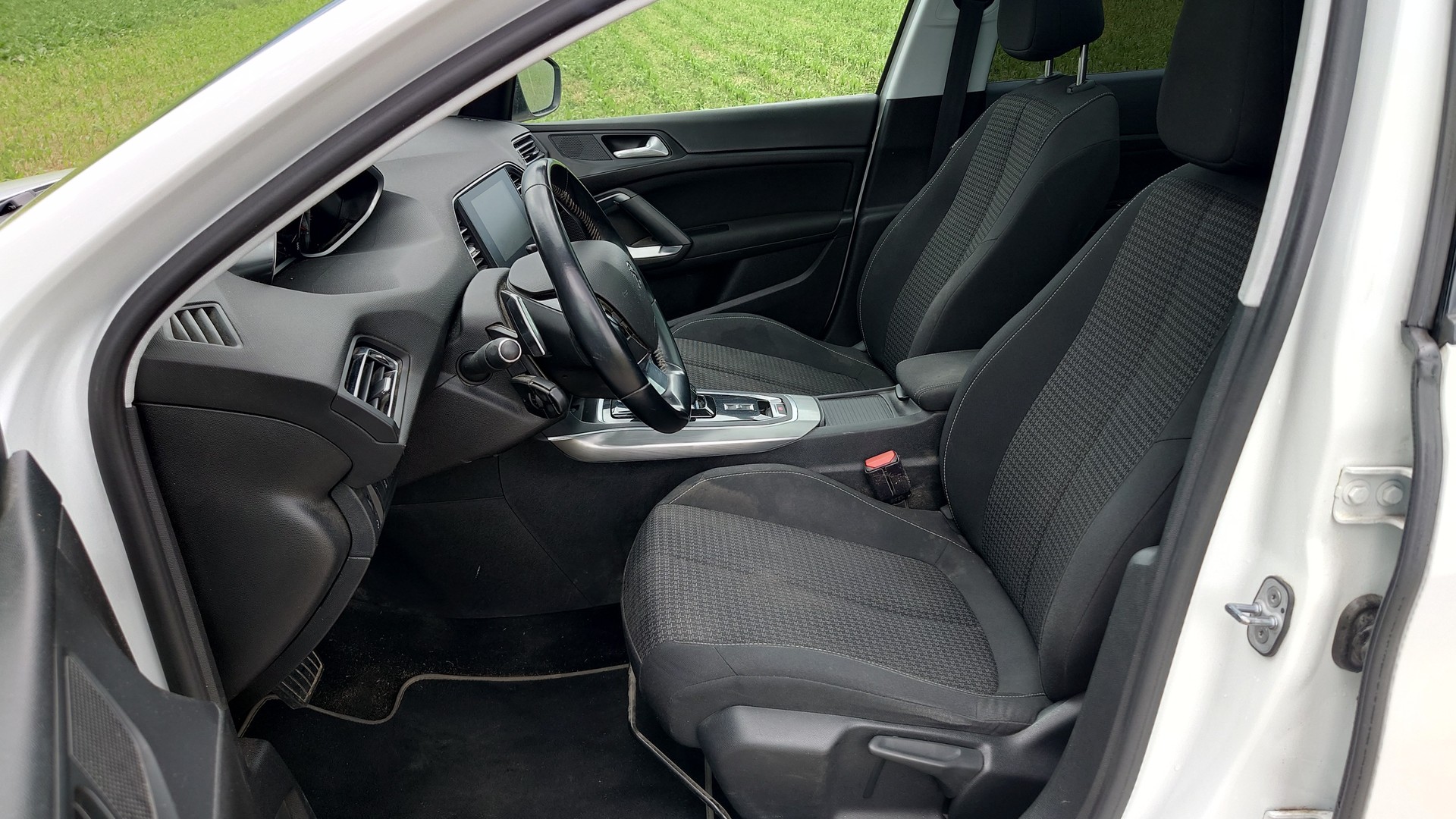 PEUGEOT 308 SW 1.5 BlueHDI Business Line EAT8-image-11
