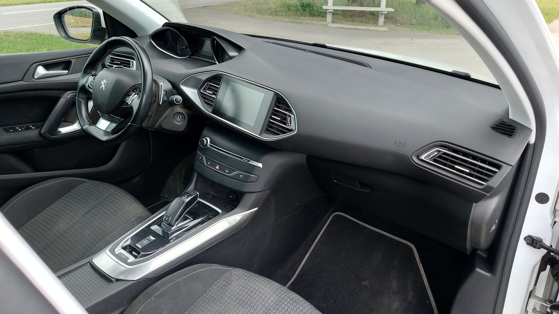 PEUGEOT 308 SW 1.5 BlueHDI Business Line EAT8-image-9