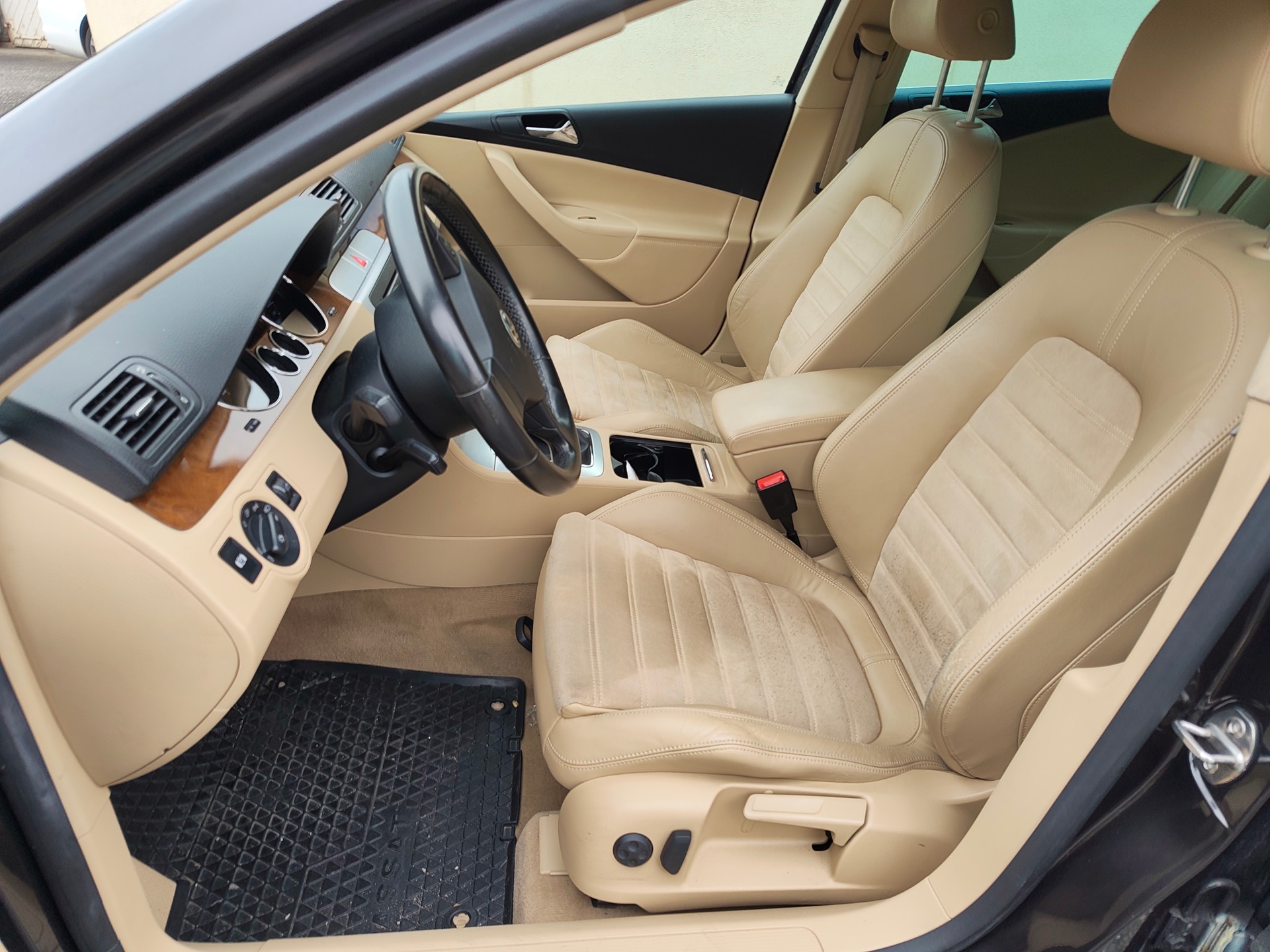 VW Passat Variant 2.0 TDI Highline 4Motion-image-4