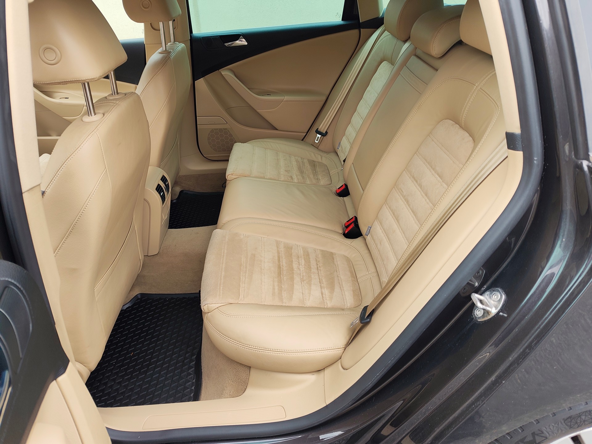 VW Passat Variant 2.0 TDI Highline 4Motion-image-5