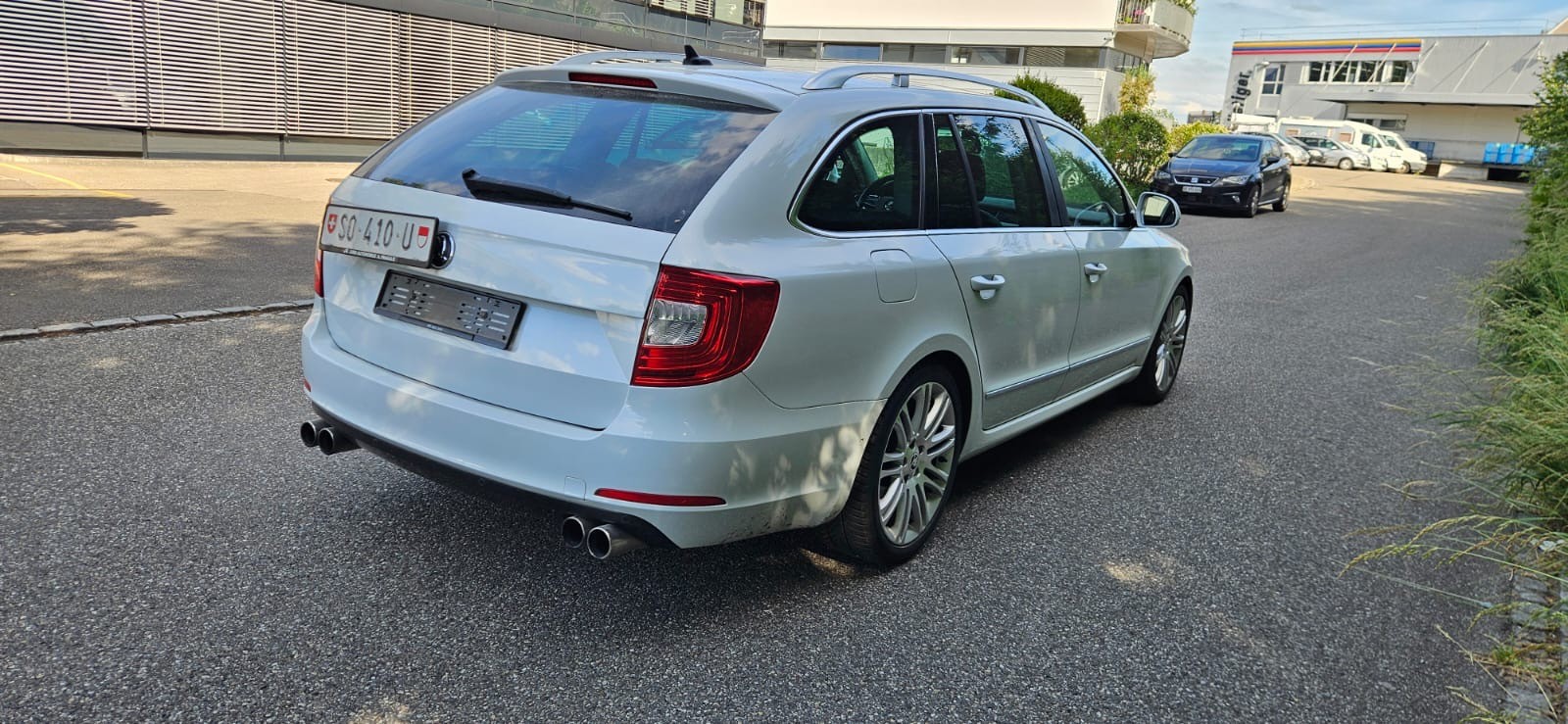 SKODA Superb Combi 2.0 TSI Ambition DSG-image-2
