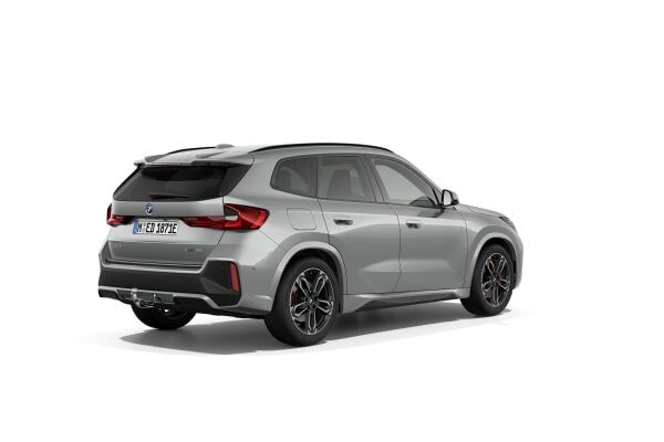 BMW iX1 30 xDrive-image-1