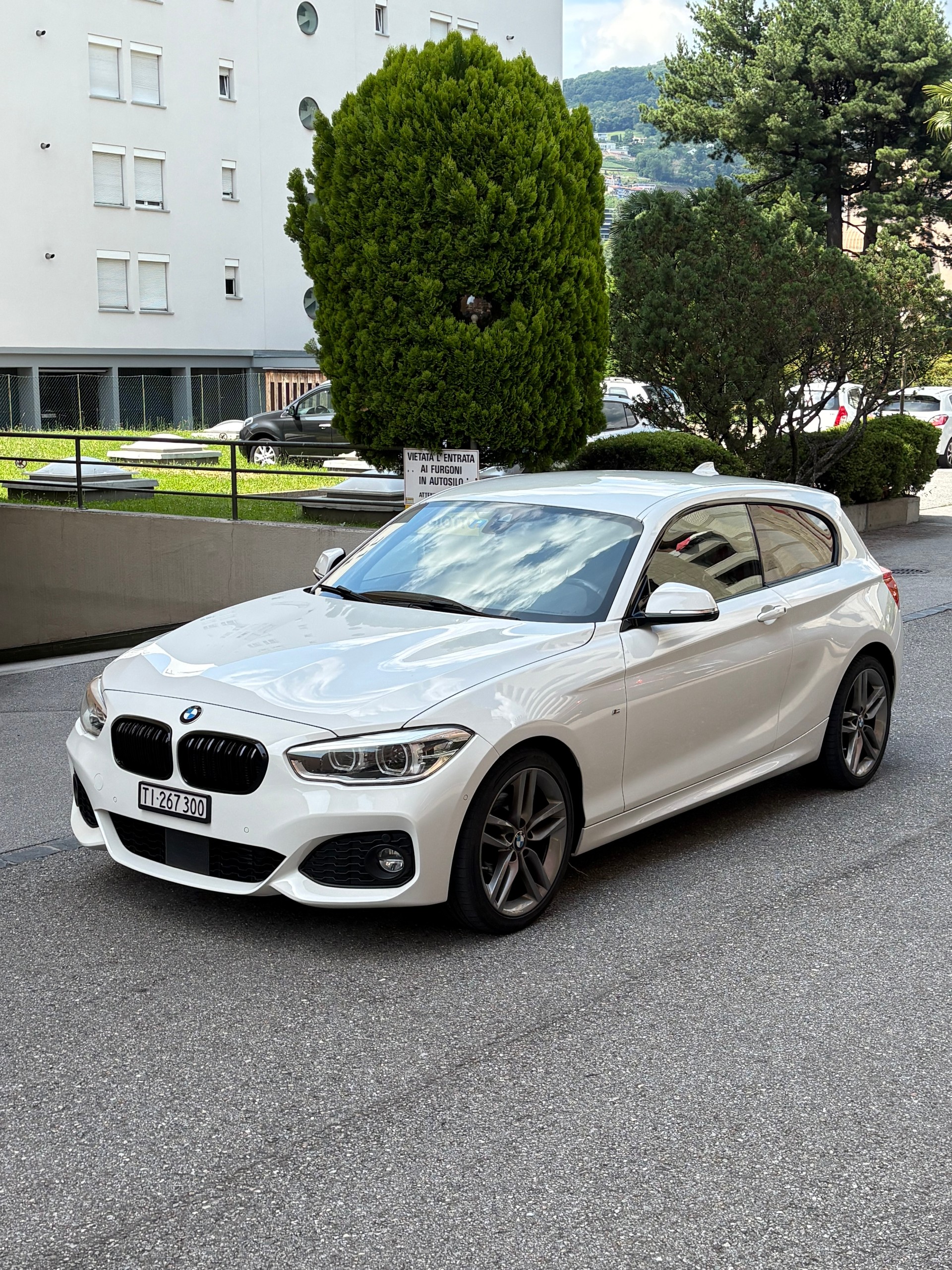 BMW 120d xDrive M Sport-image-0