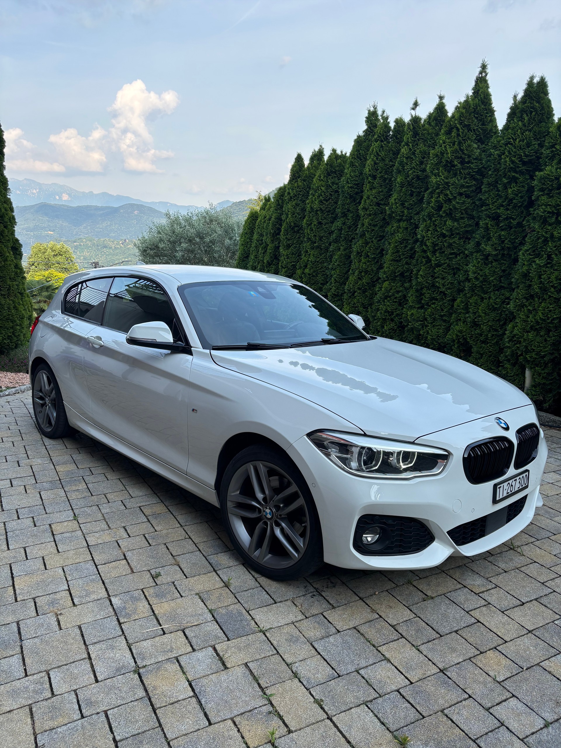 BMW 120d xDrive M Sport-image-1