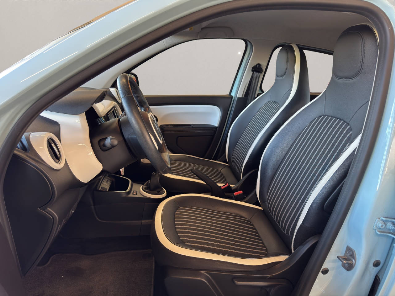 RENAULT Twingo 1.0 SCe 65 Intens-image-4