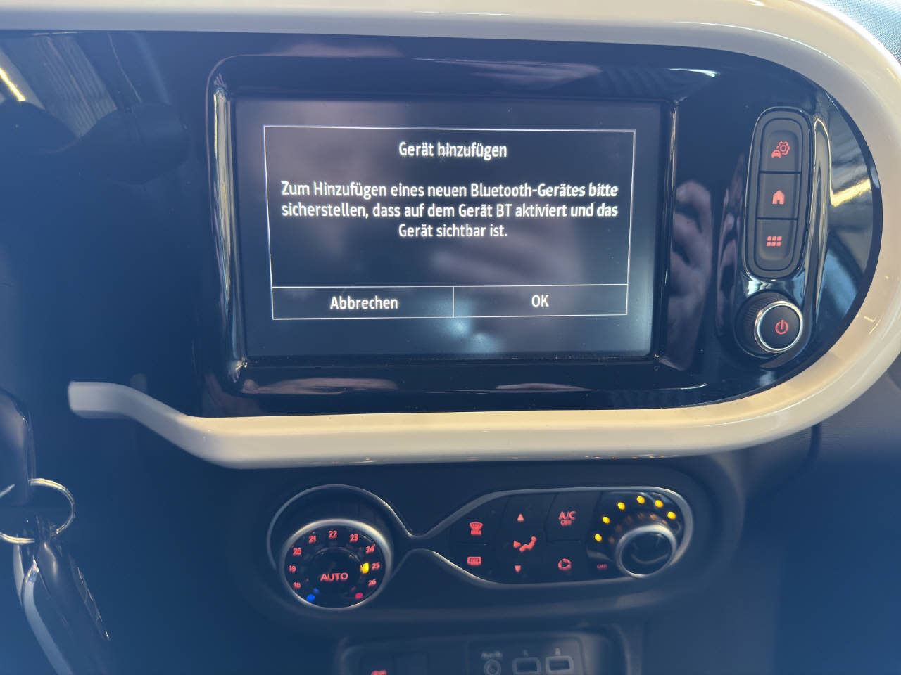 RENAULT Twingo 1.0 SCe 65 Intens-image-10