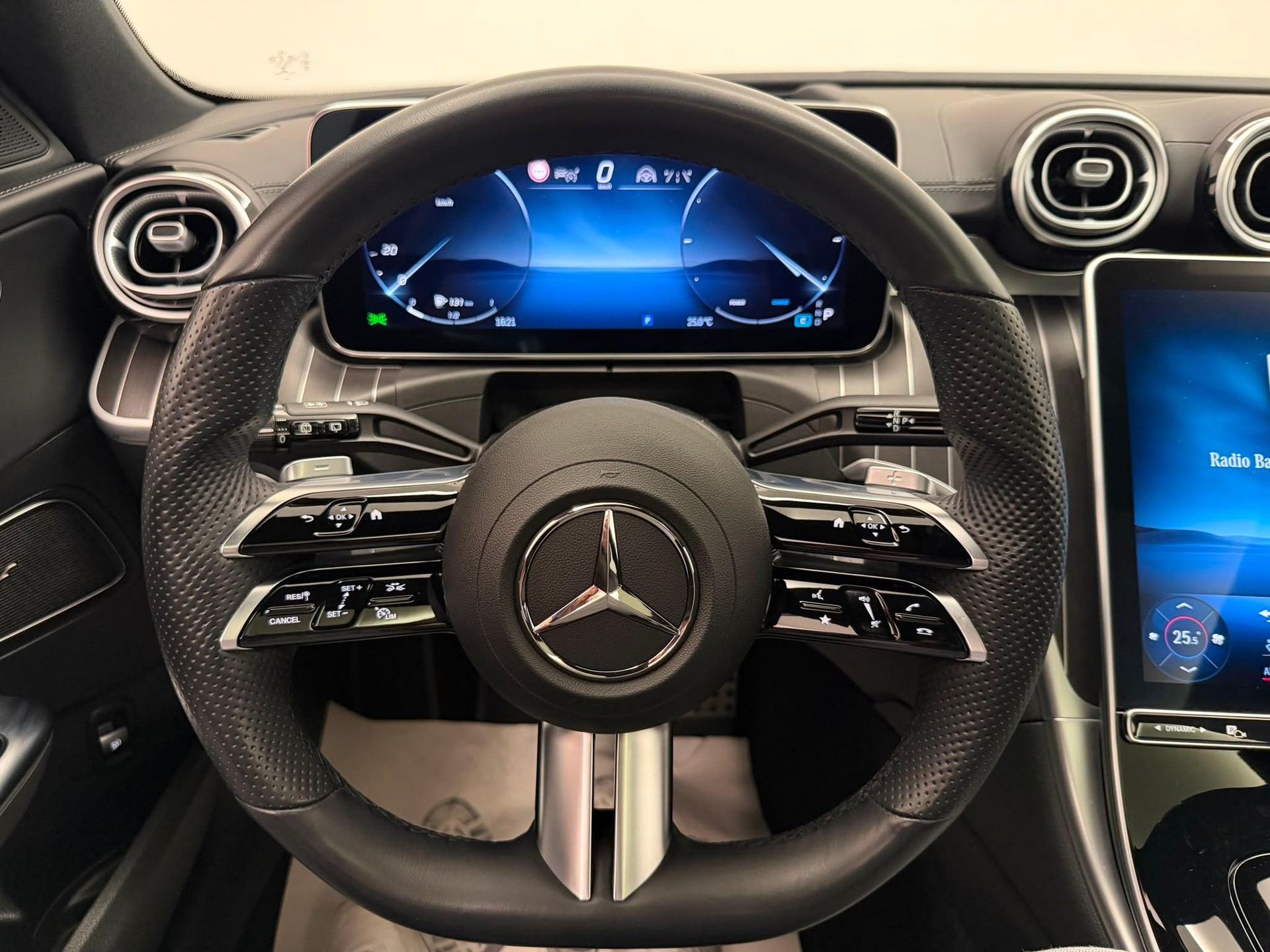 MERCEDES-BENZ C 220 d AMG Line 4matic Kombi-image-25