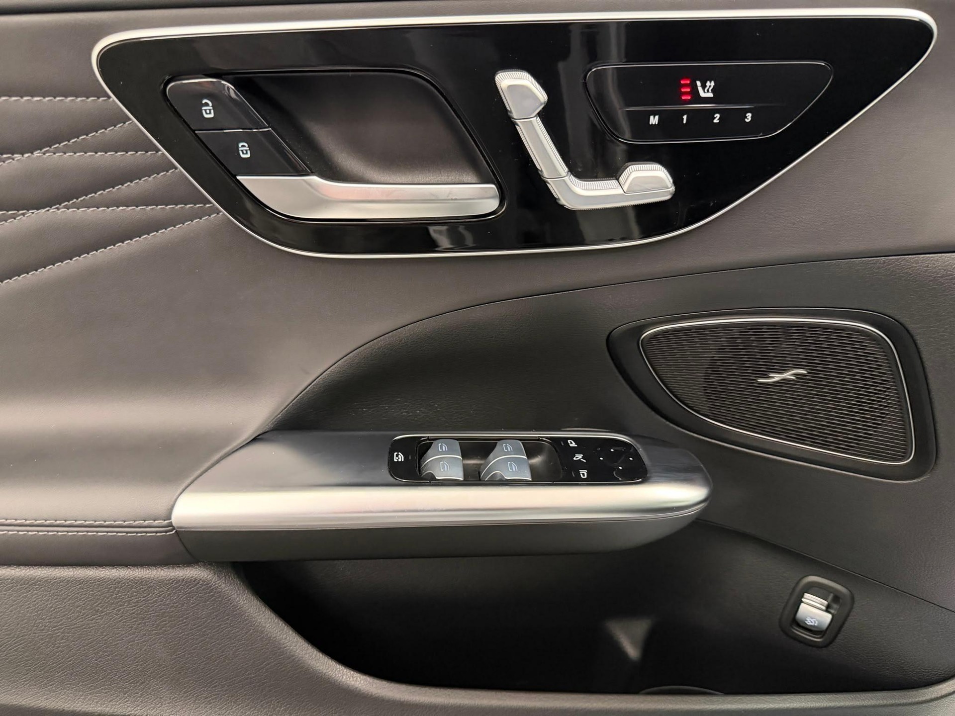 MERCEDES-BENZ C 220 d AMG Line 4matic Kombi-image-14