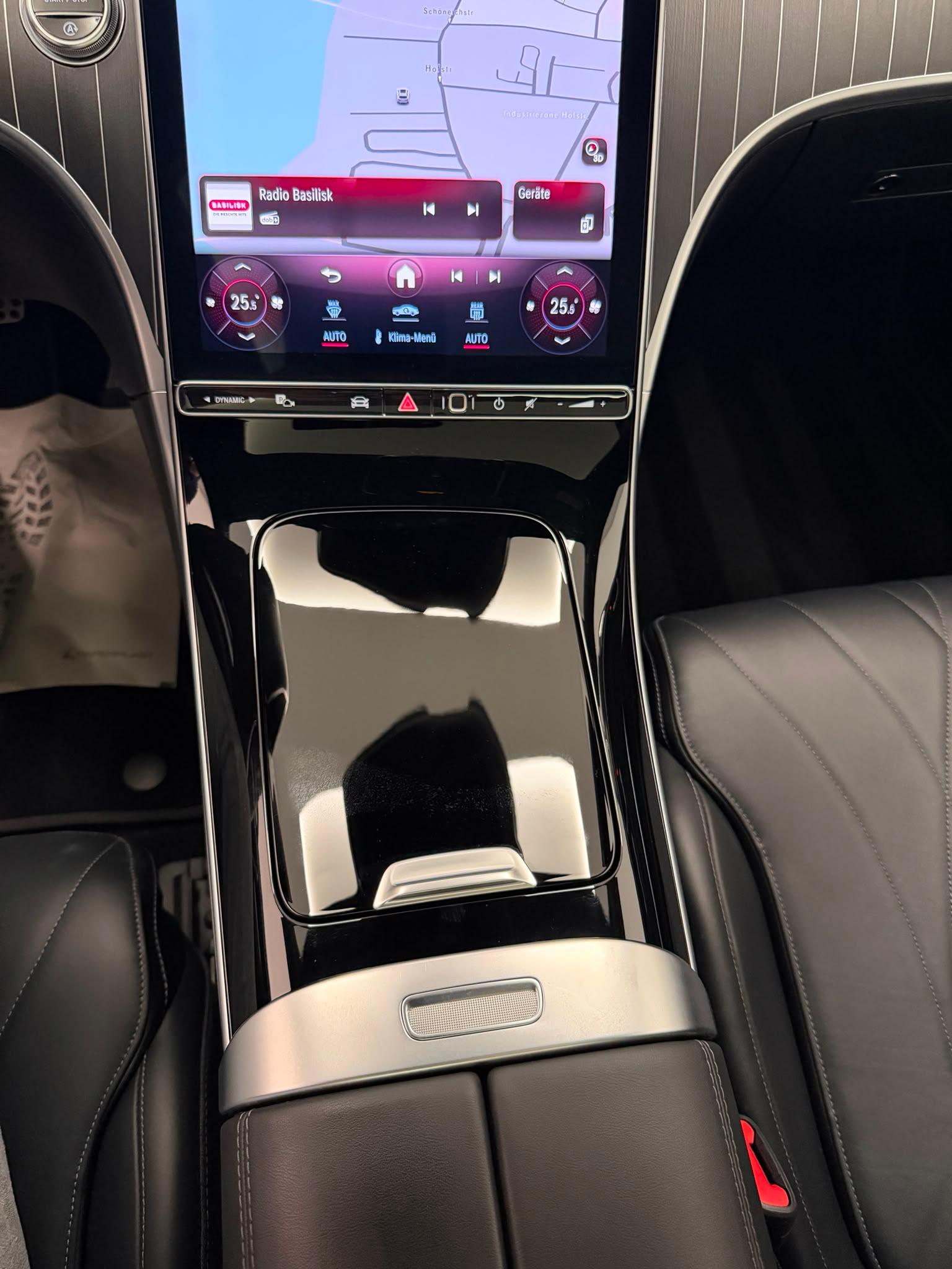 MERCEDES-BENZ C 220 d AMG Line 4matic Kombi-image-19