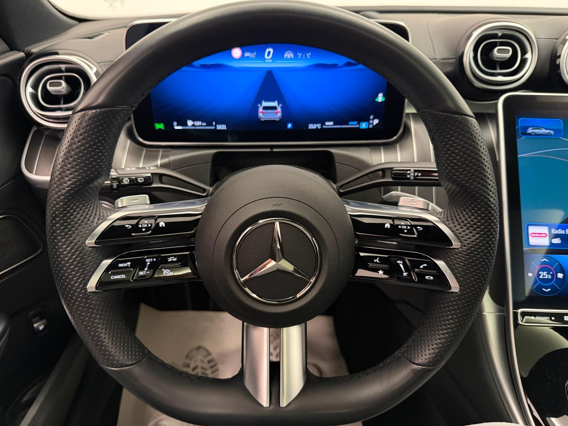 MERCEDES-BENZ C 220 d AMG Line 4matic Kombi-image-24