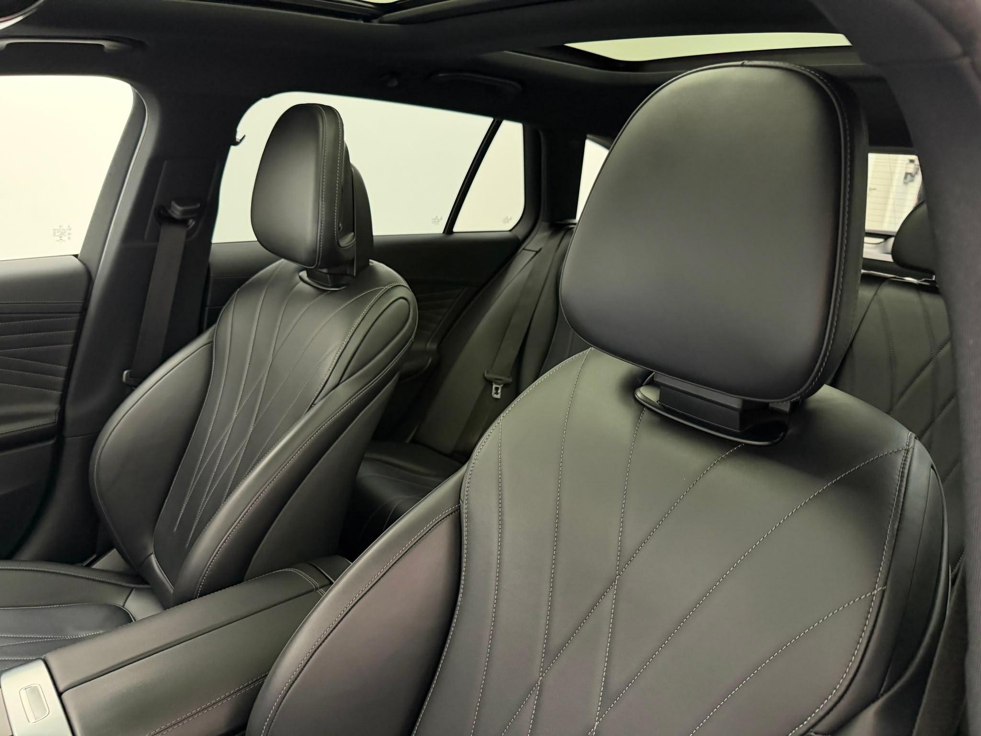 MERCEDES-BENZ C 220 d AMG Line 4matic Kombi-image-12