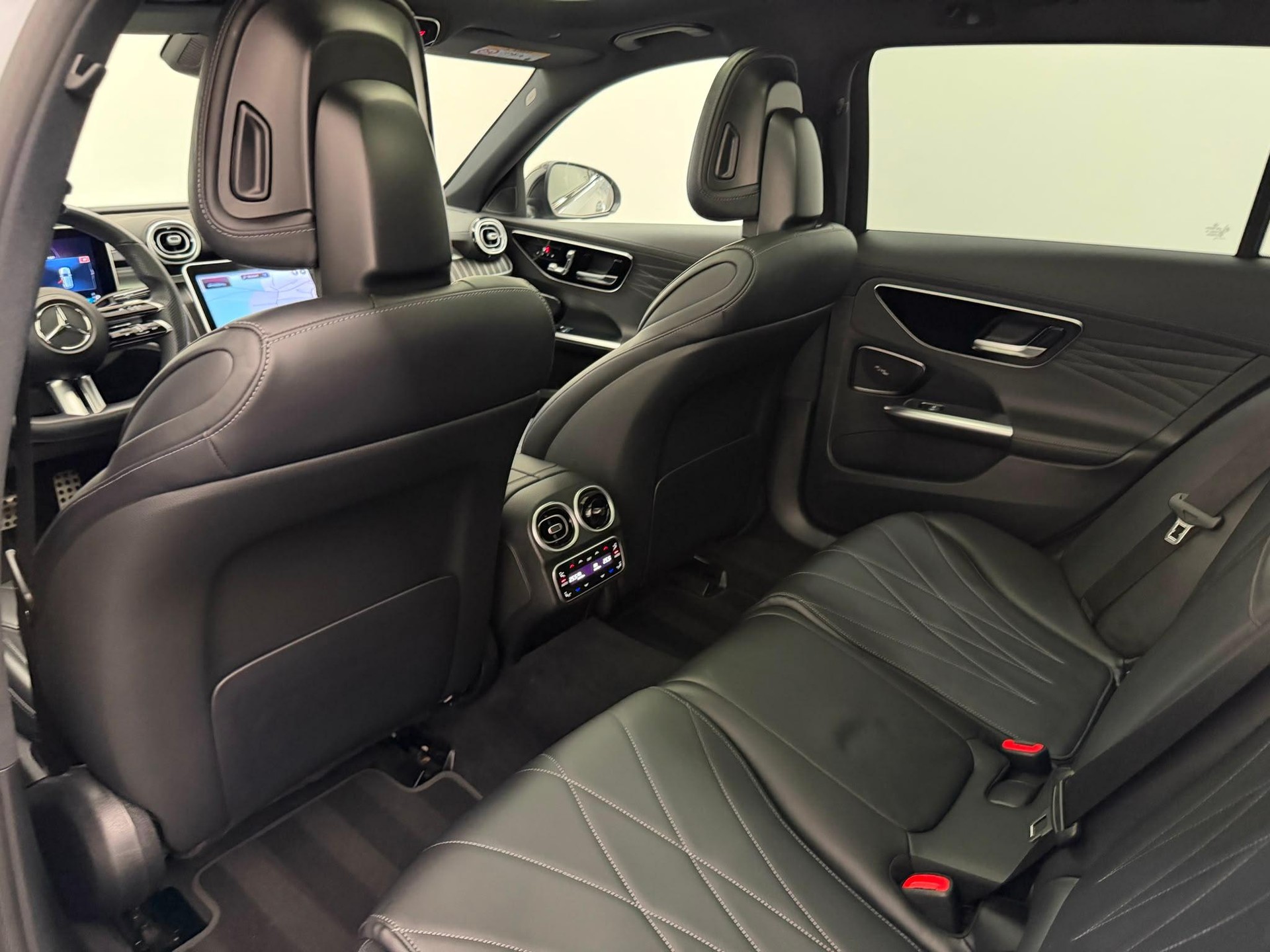 MERCEDES-BENZ C 220 d AMG Line 4matic Kombi-image-18
