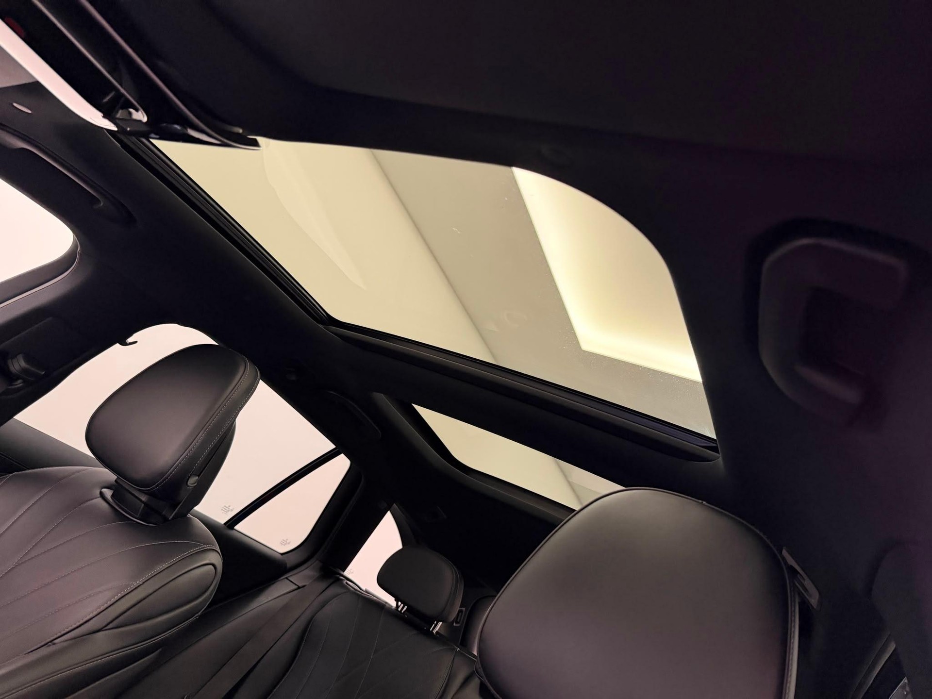 MERCEDES-BENZ C 220 d AMG Line 4matic Kombi-image-13