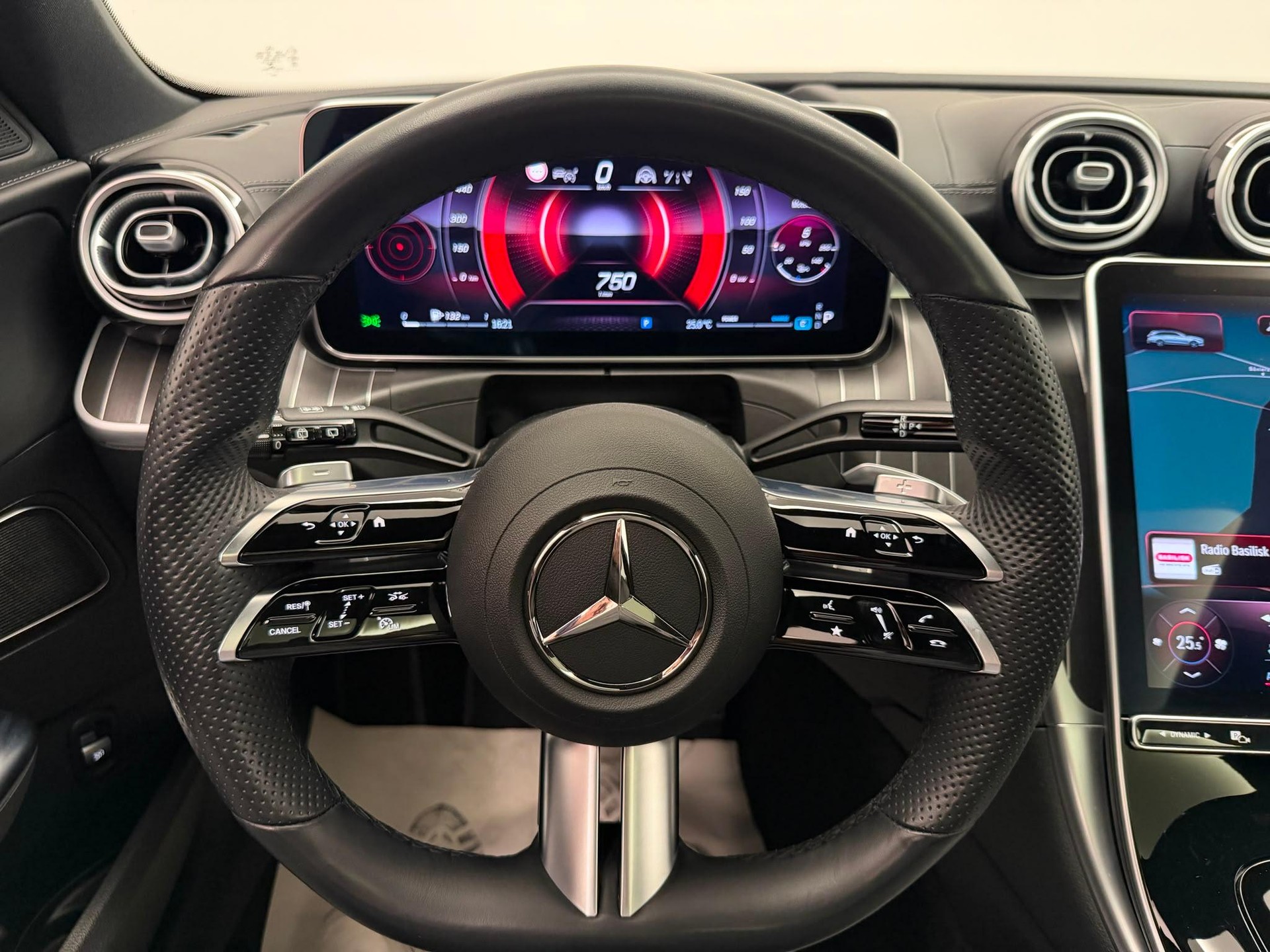 MERCEDES-BENZ C 220 d AMG Line 4matic Kombi-image-21