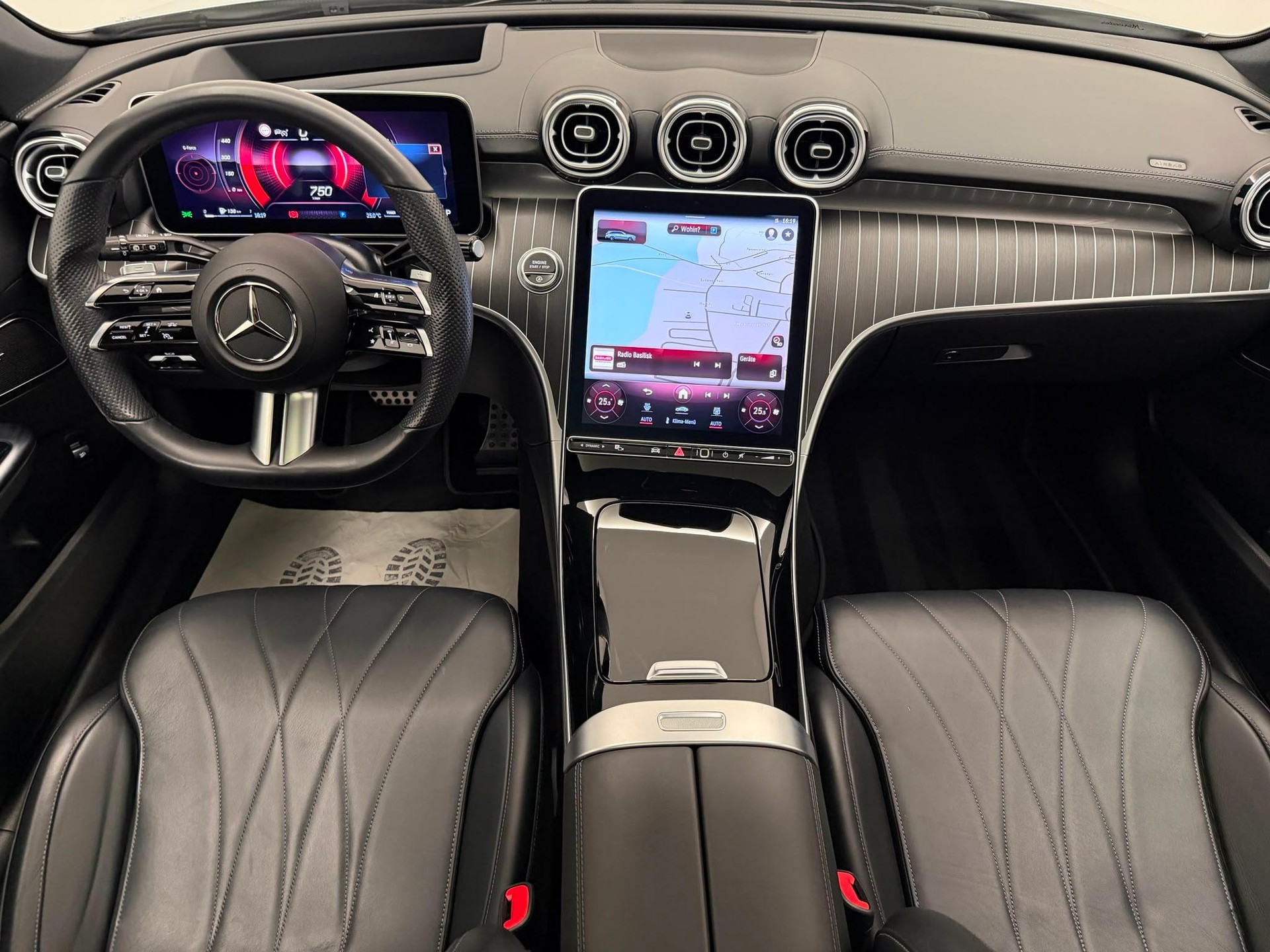 MERCEDES-BENZ C 220 d AMG Line 4matic Kombi-image-11