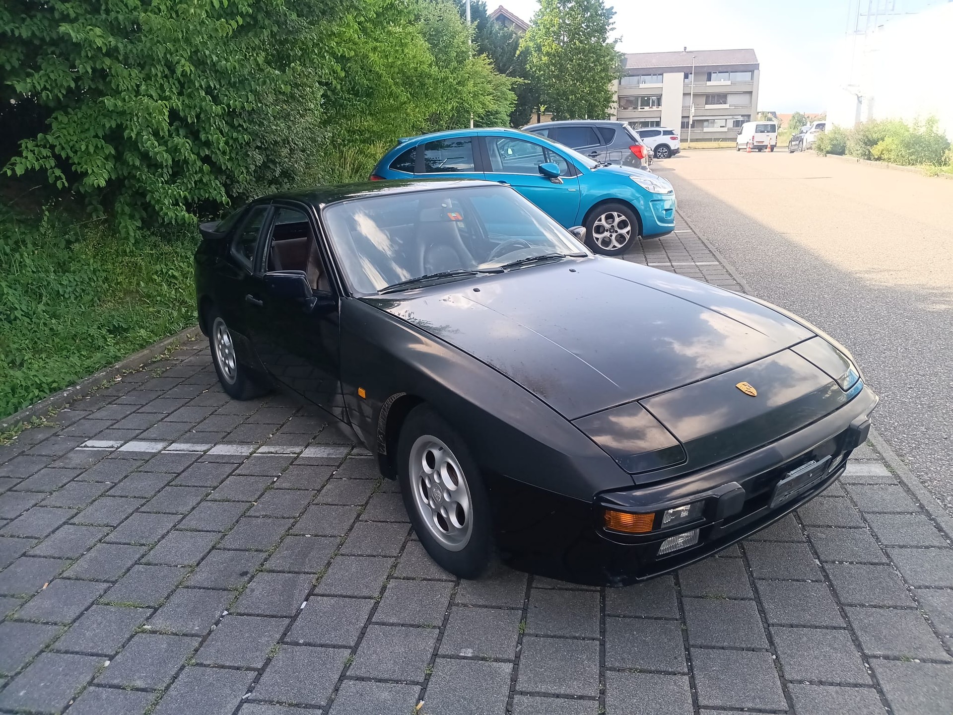PORSCHE 944-image-1
