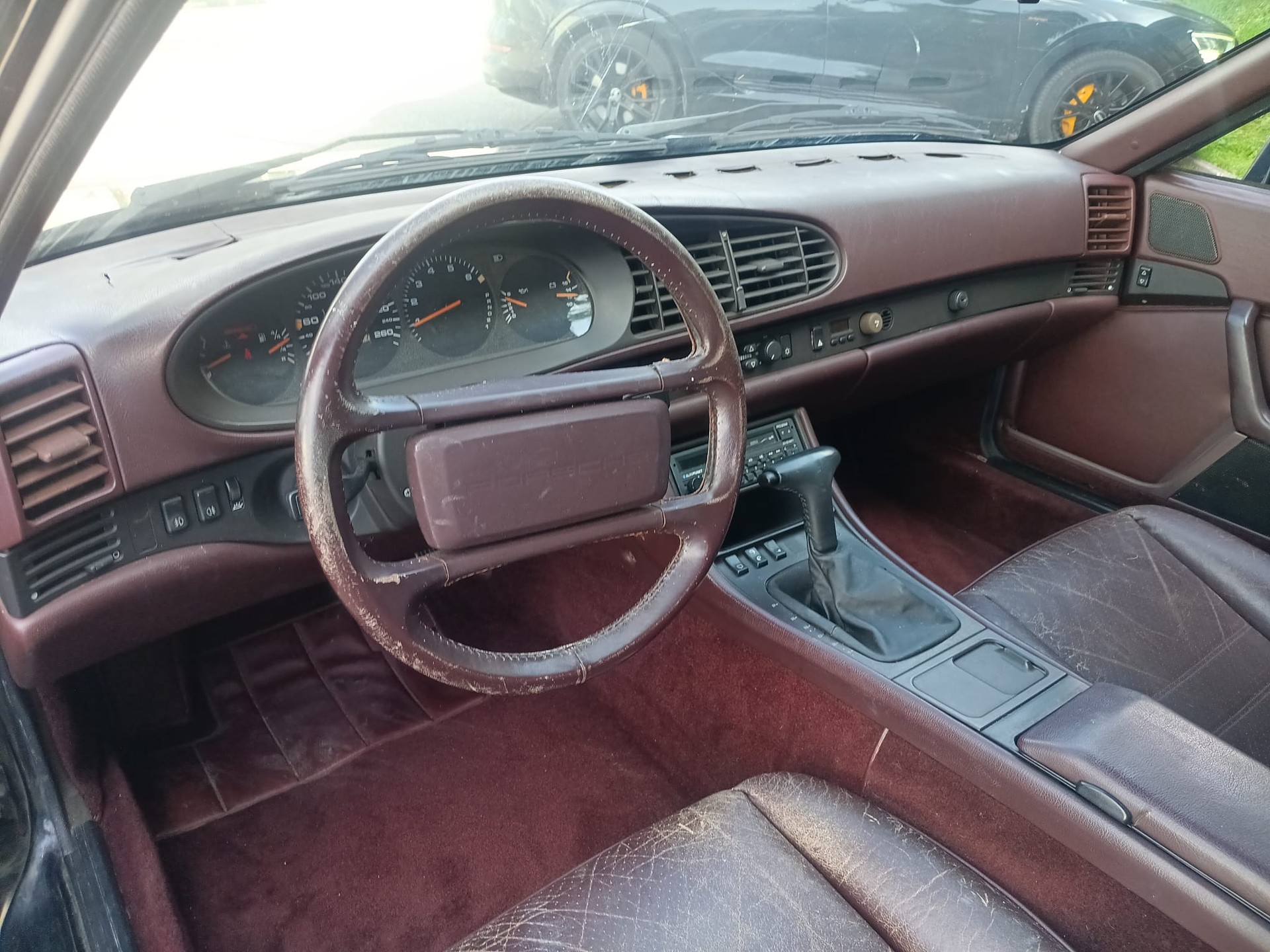 PORSCHE 944-image-8
