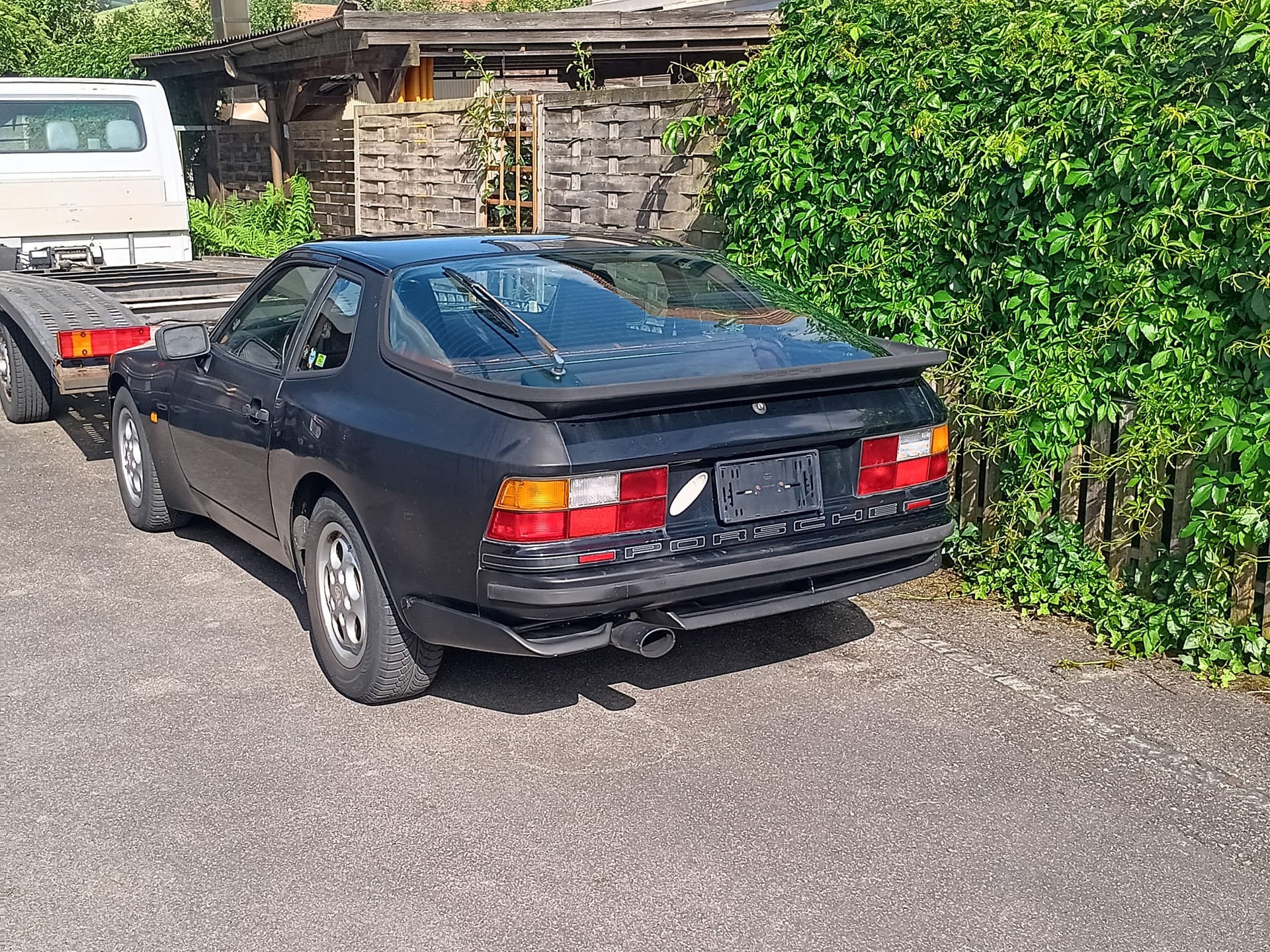 PORSCHE 944-image-2