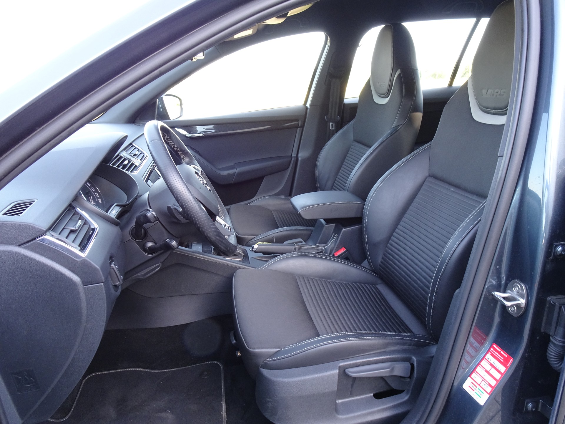 SKODA Octavia Combi 2.0 TDI RS 4x4 DSG-image-5