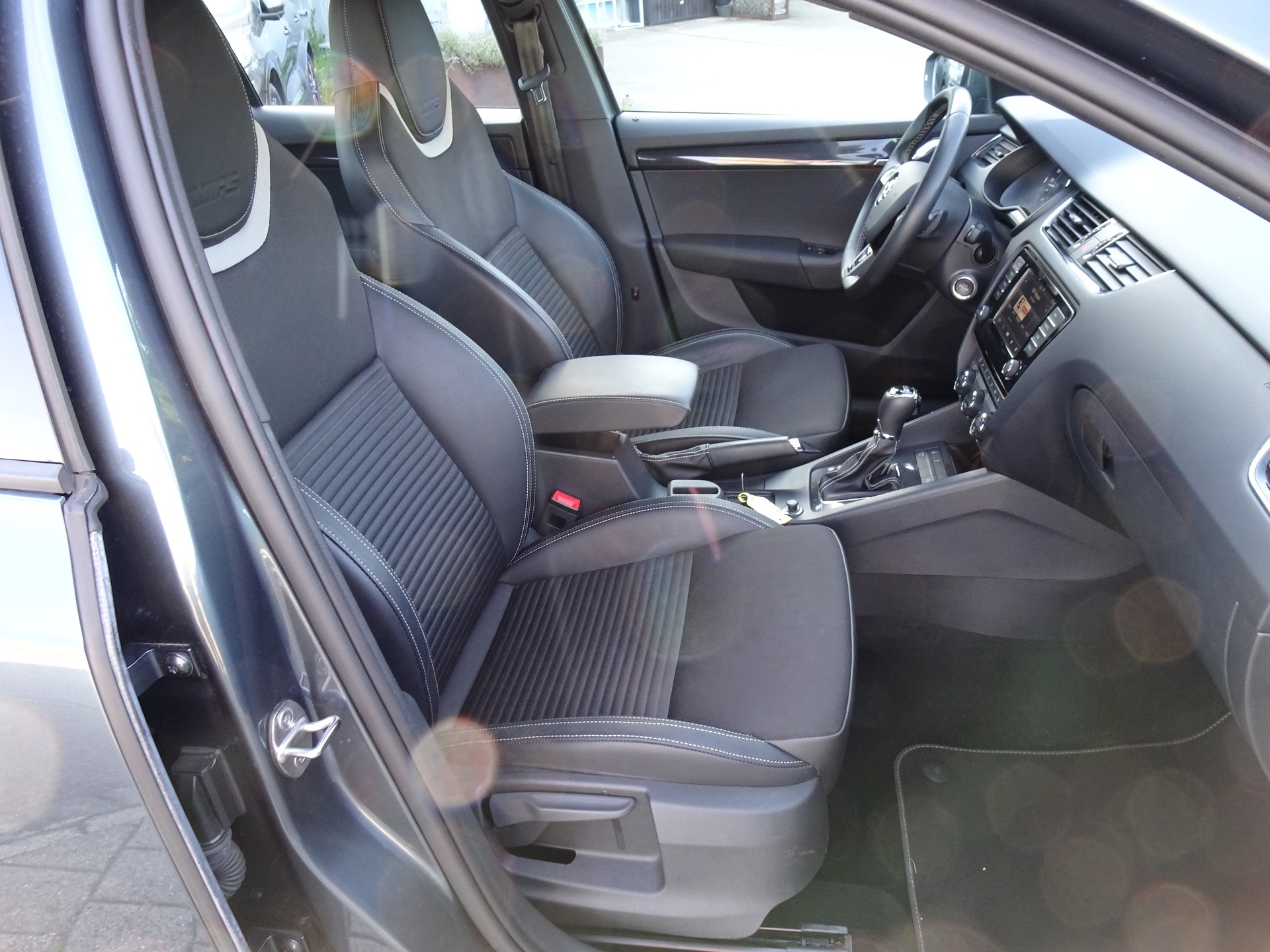 SKODA Octavia Combi 2.0 TDI RS 4x4 DSG-image-6