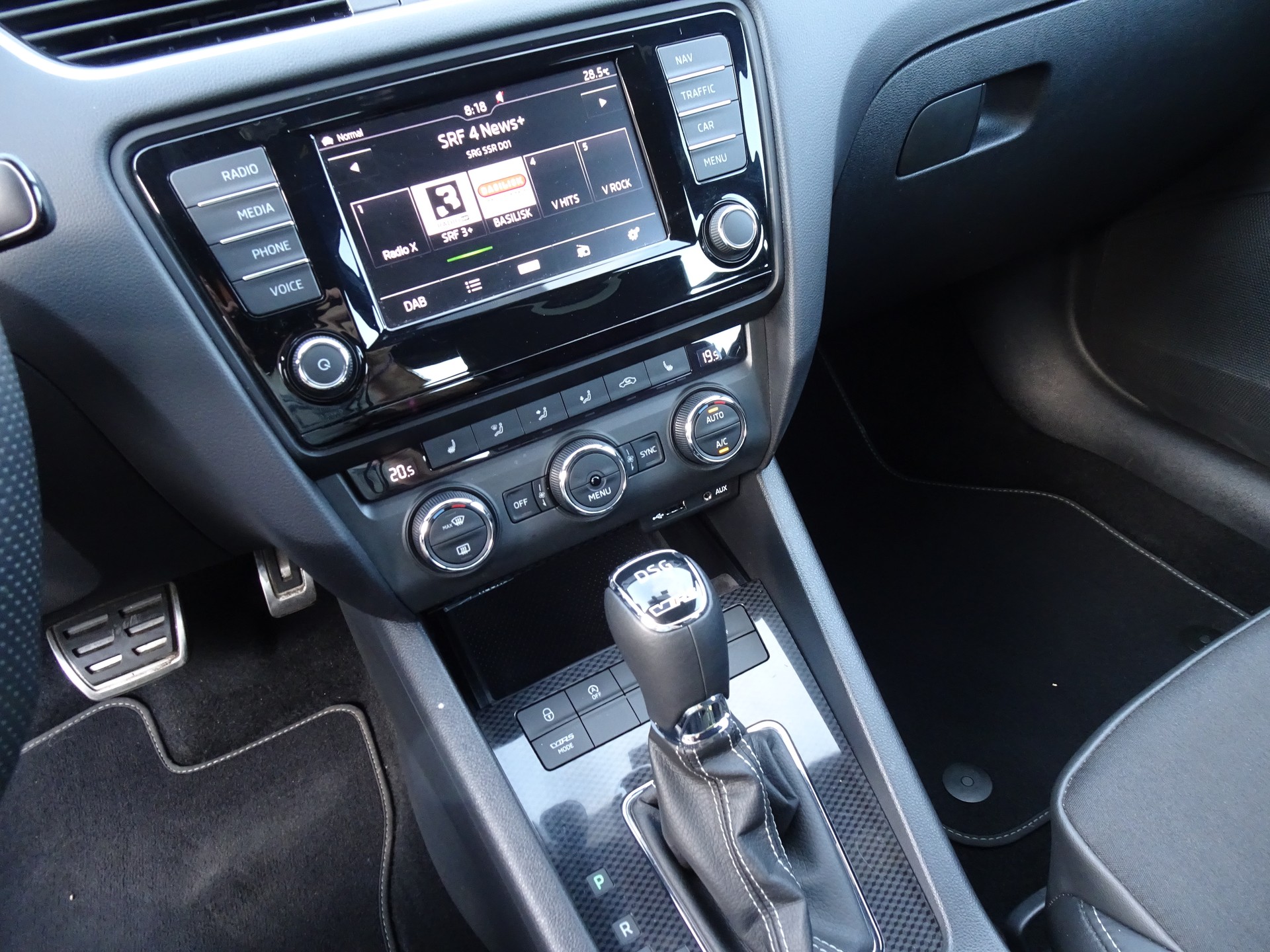SKODA Octavia Combi 2.0 TDI RS 4x4 DSG-image-10