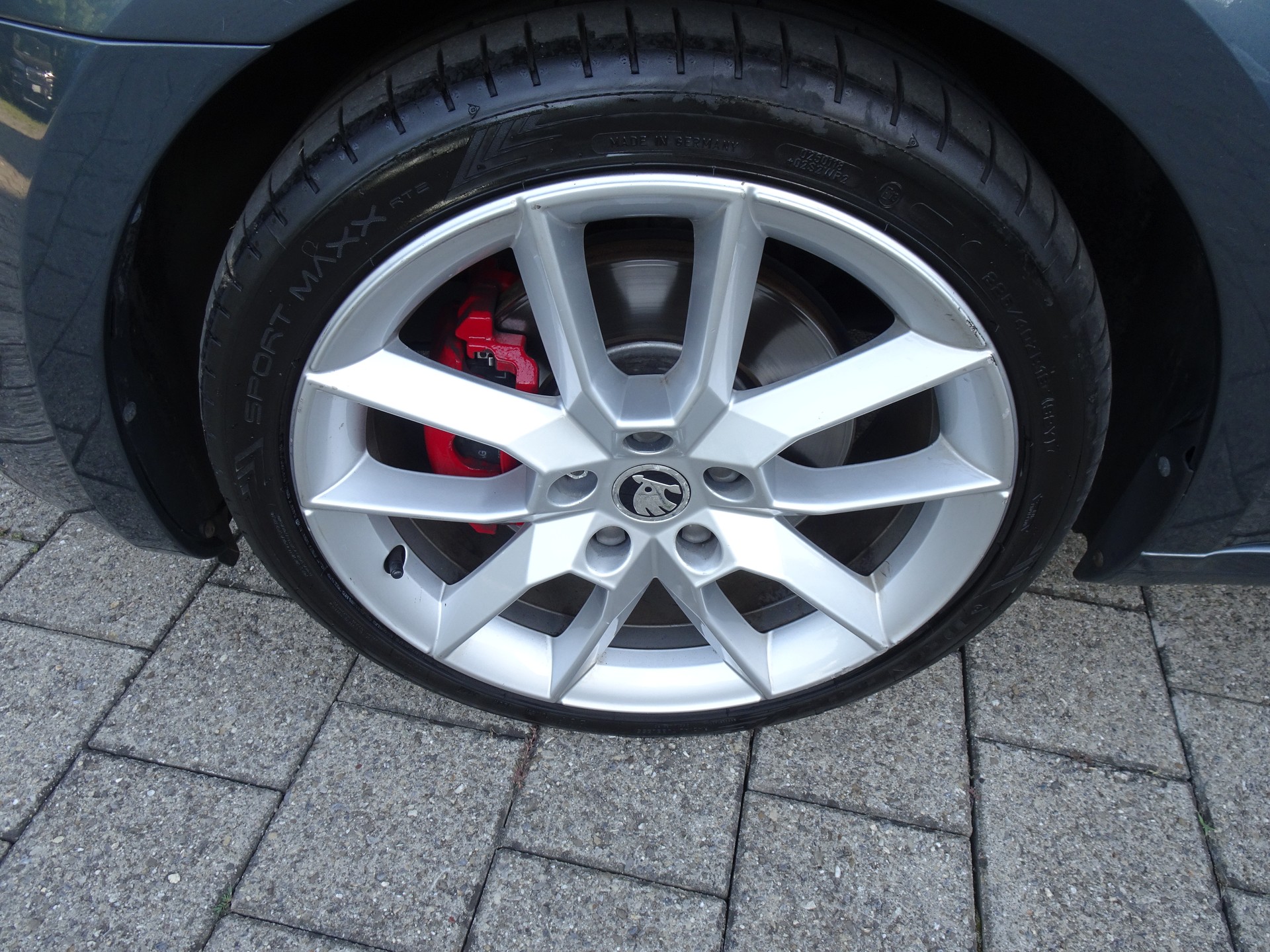 SKODA Octavia Combi 2.0 TDI RS 4x4 DSG-image-9