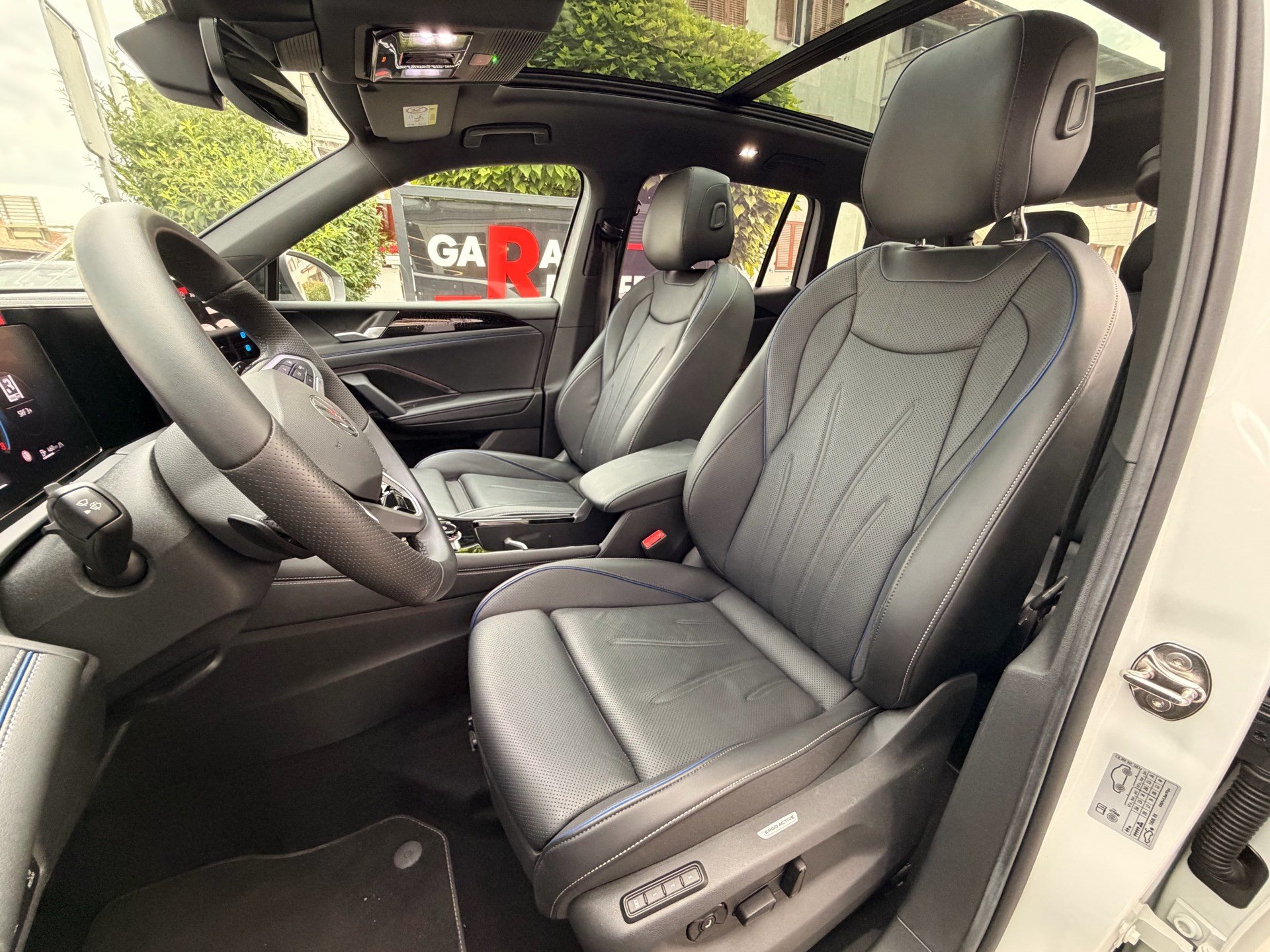 VW Tiguan 2.0 TSI 4MOTION R-LINE *** PANORADACH & ANHÄNGERKUPPLUNG ***-image-7
