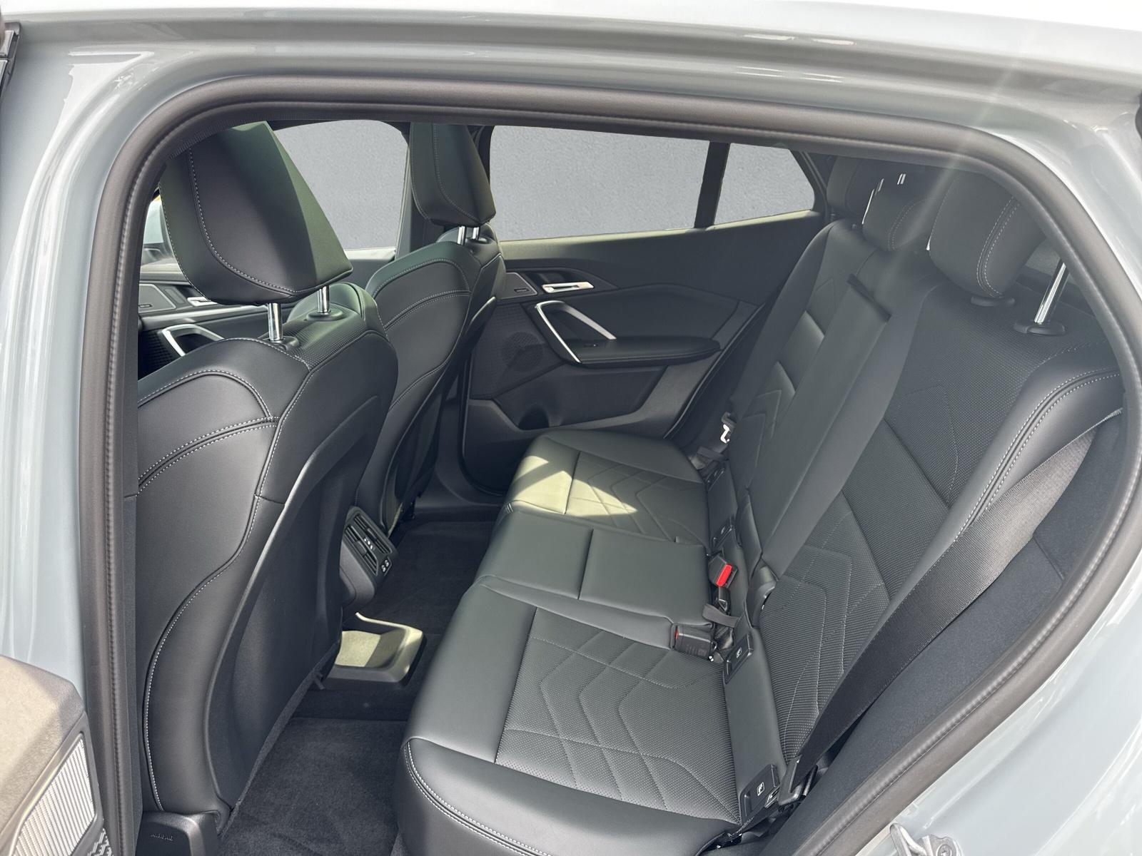 BMW iX2 30 M Sport xDrive U10 (CH) AHK-image-15